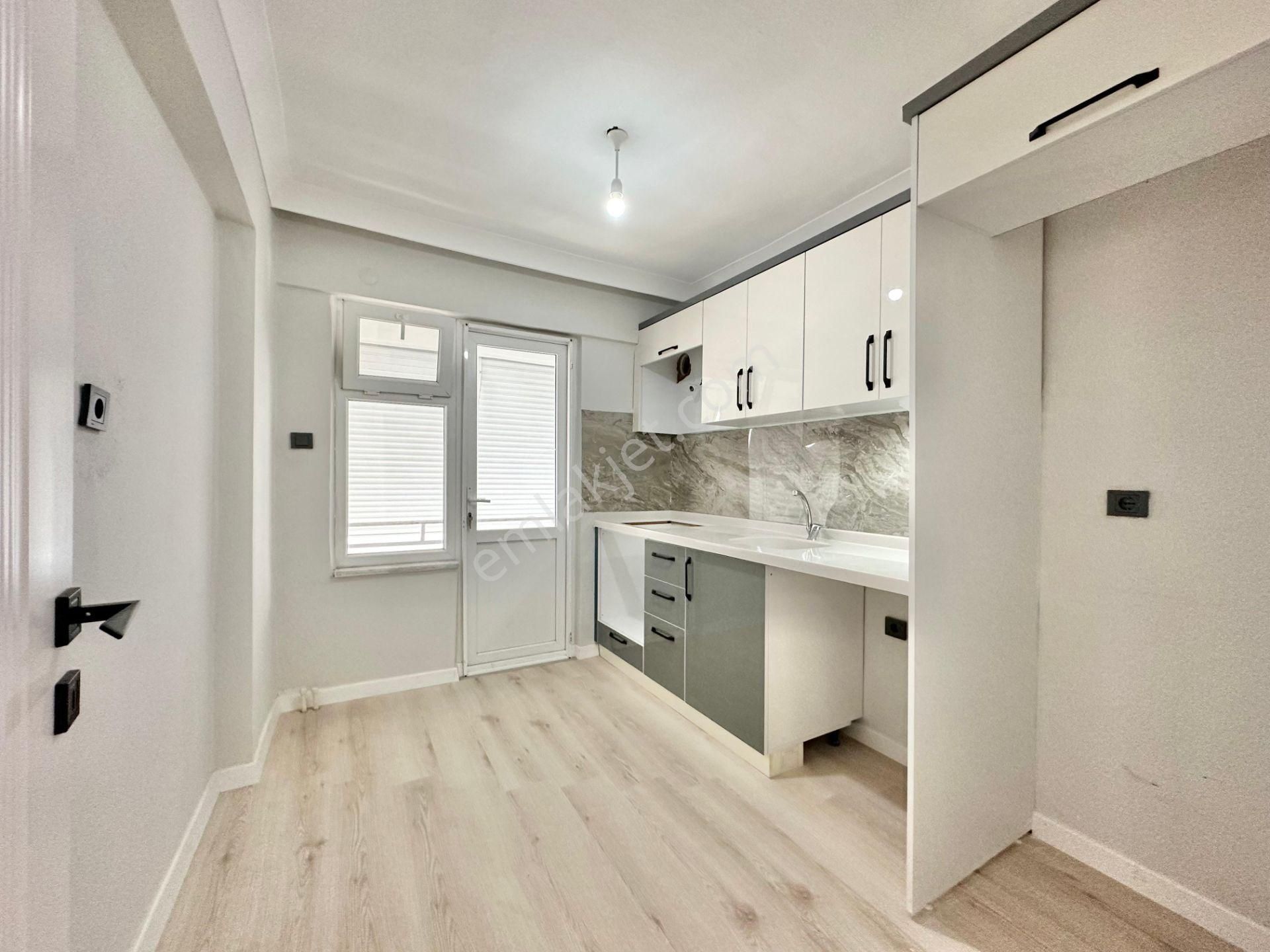 ꧁ay Emlaktan꧂ Akçay'da Ön Cephe Arakat İçi Komple Yapılı Panjurlu Satılık 3+1 Geniş Daire - Görsel 13