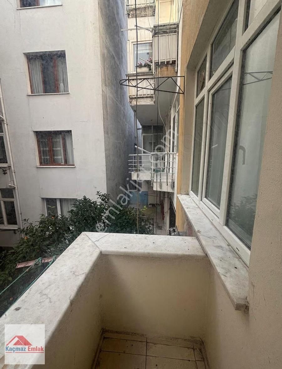 Dikkat !!! Fırsat Acill Kadıköyde Satılık 2+1 Eşyalı Dairemiz - Görsel 5