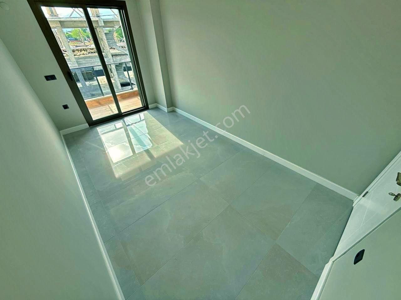 Uytundan Akçay'da Özel Otoparklı Sıfır 3+1 Lüks Villa - Görsel 32