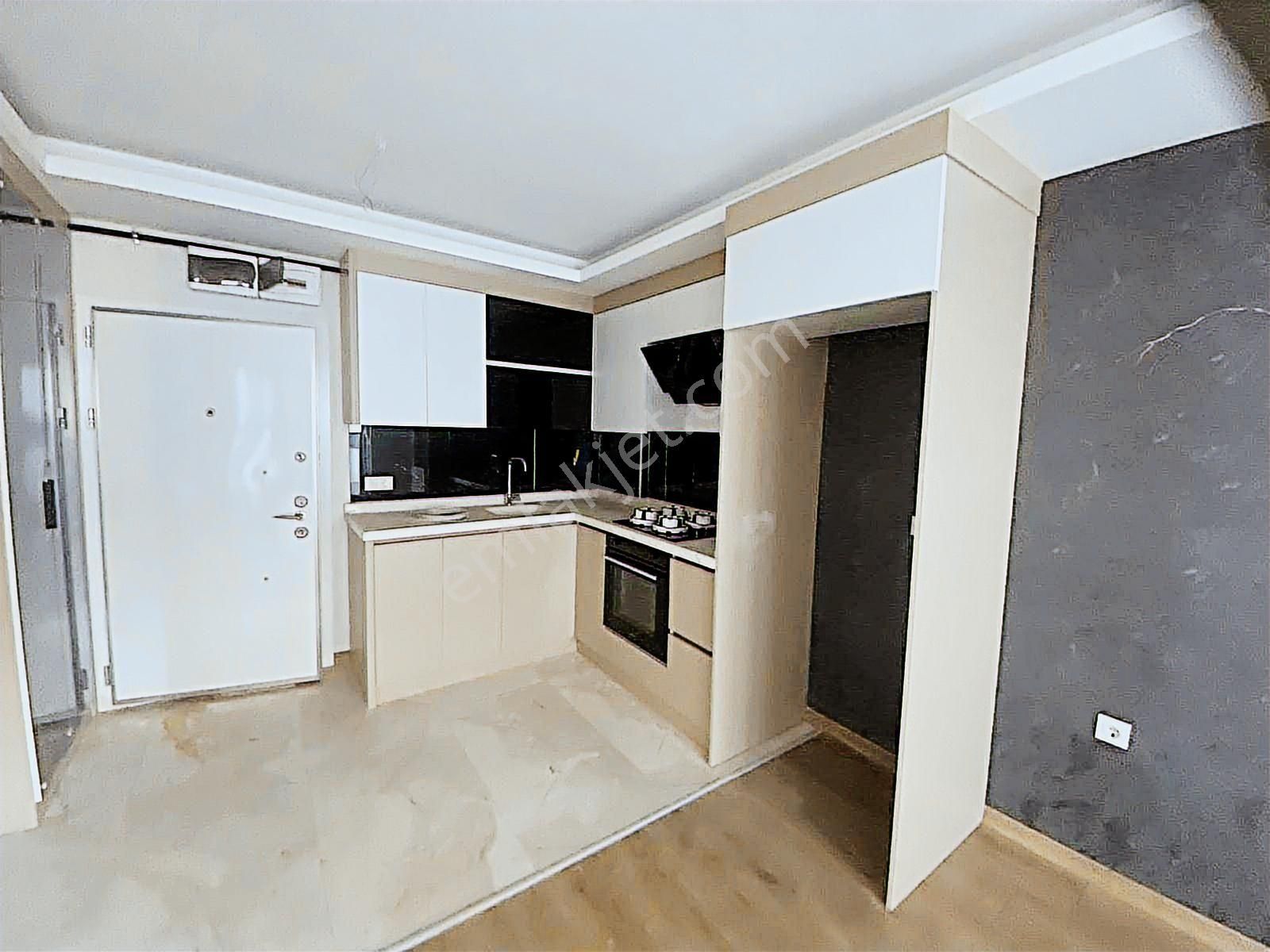 İncek Emlak'tan Cam Balkonlu Masrafsız Geniş M2 1+1 Daire