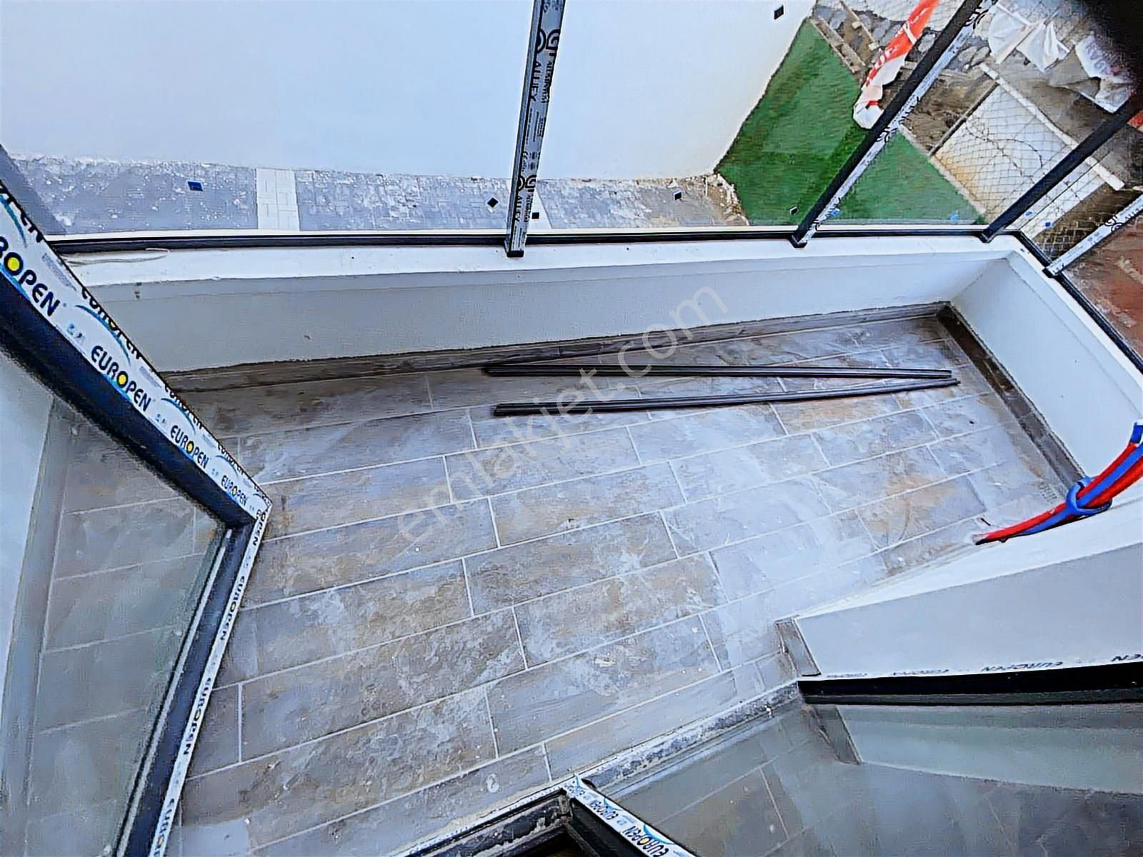 İncek Emlak'tan Cam Balkonlu Masrafsız Geniş M2 1+1 Daire - Görsel 3