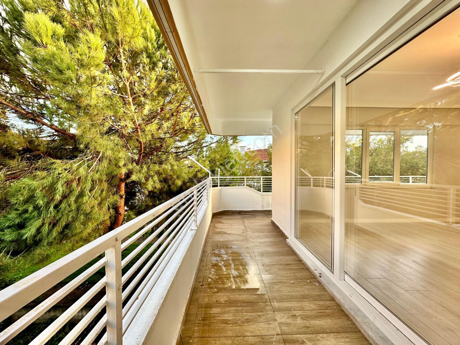 ꧁ay Emlak'tan꧂akçay 'da Ayrı Mutfak Köşe Ön Cephe Satılık 2+1 Muhteşem Doğa Manzaralı Daire