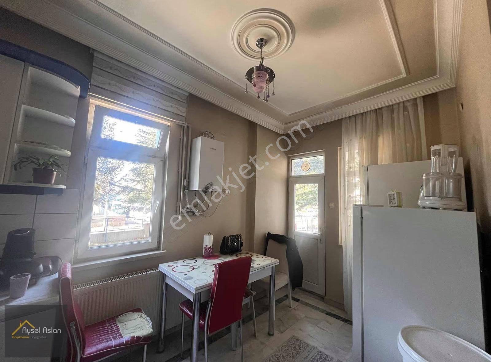 Keykubat'ta Anayol Üstünde 3+1 Satılık Daire - Görsel 7