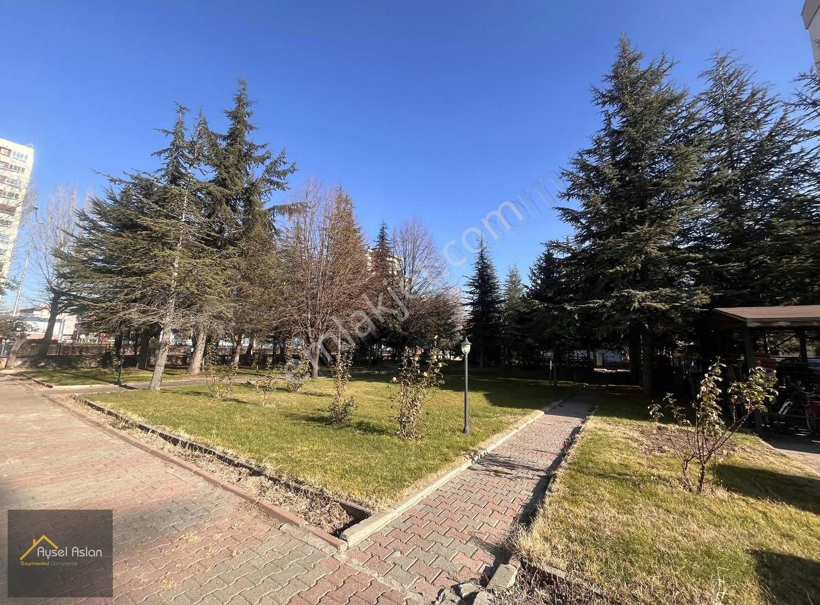 Keykubat'ta Anayol Üstünde 3+1 Satılık Daire - Görsel 14