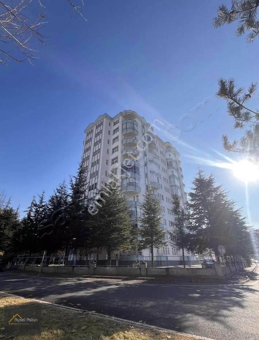 Keykubat'ta Anayol Üstünde 3+1 Satılık Daire