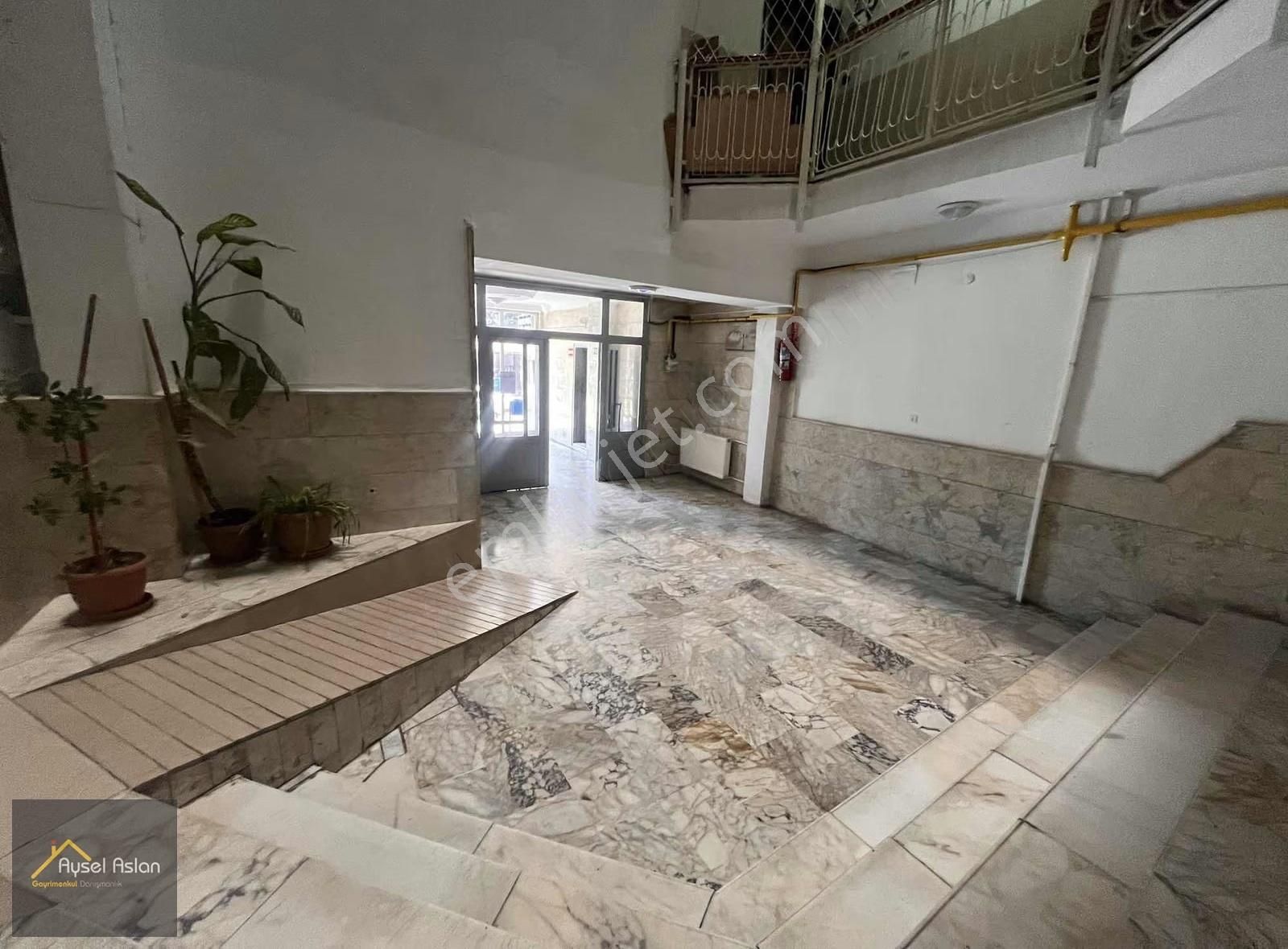 Keykubat'ta Anayol Üstünde 3+1 Satılık Daire - Görsel 8