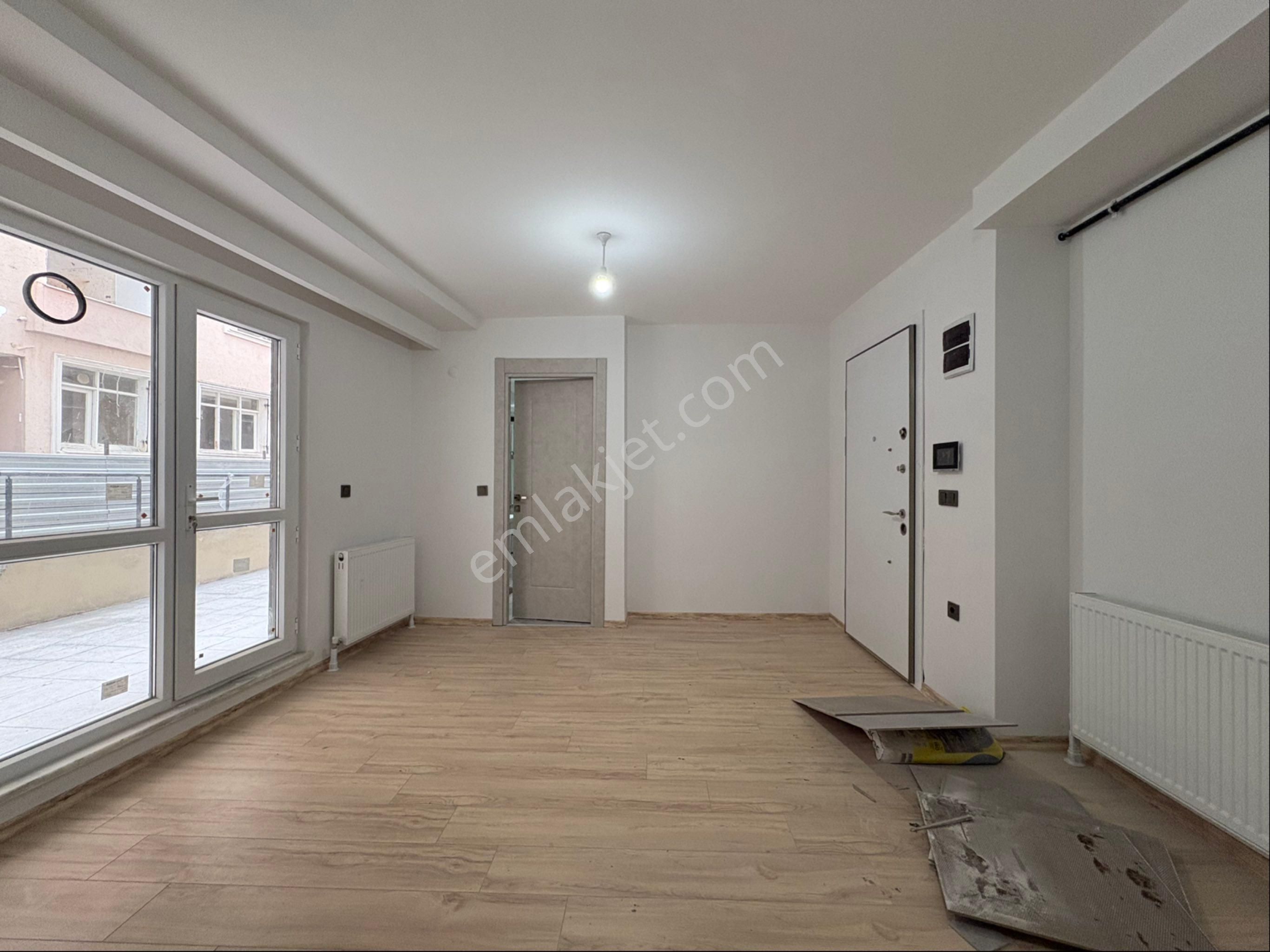 Oben'den Minibüs Caddesine Yakın Bahçe Teraslı 1+1 50 M² Net - Görsel 9