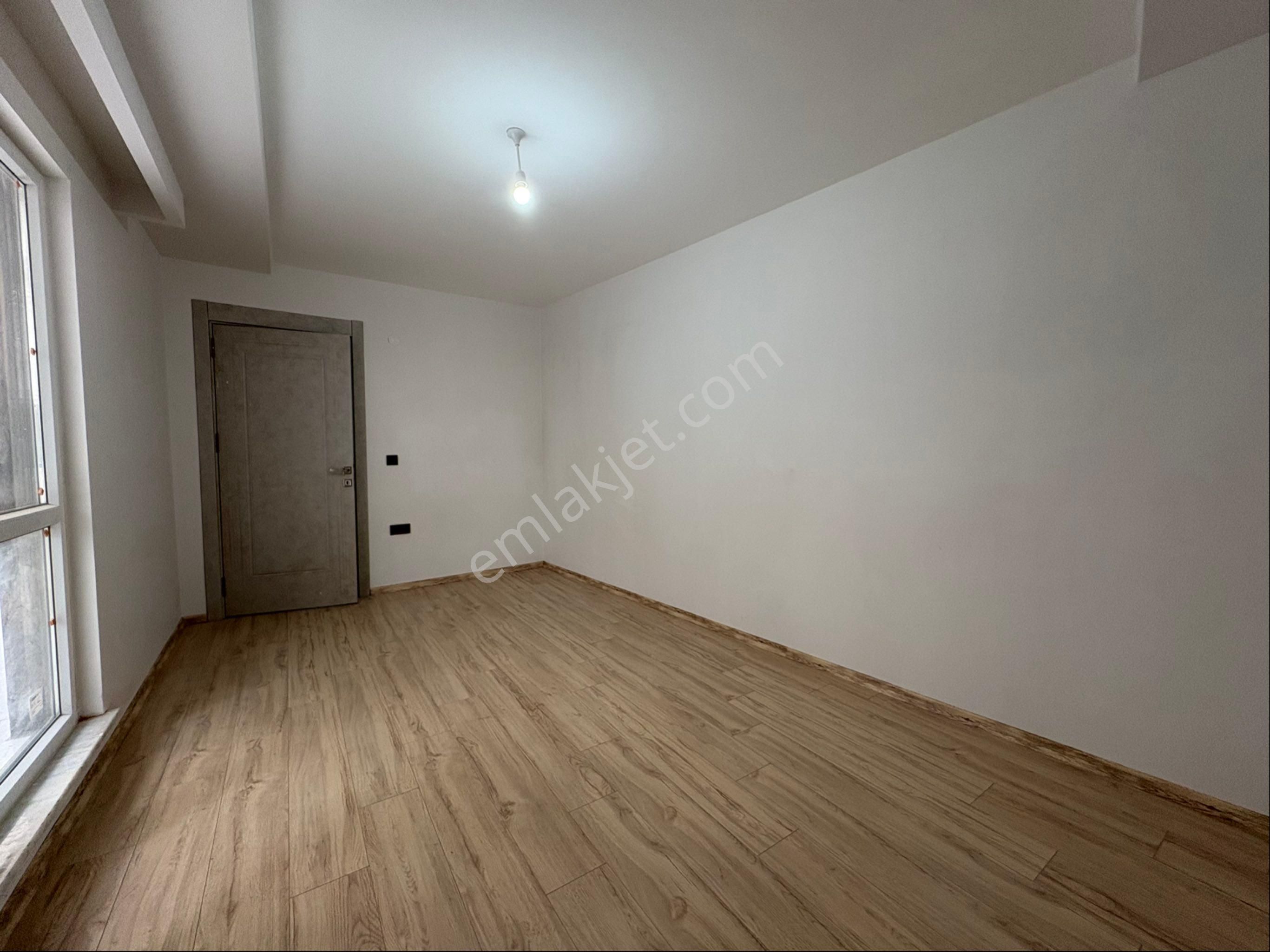 Oben'den Minibüs Caddesine Yakın Bahçe Teraslı 1+1 50 M² Net - Görsel 13