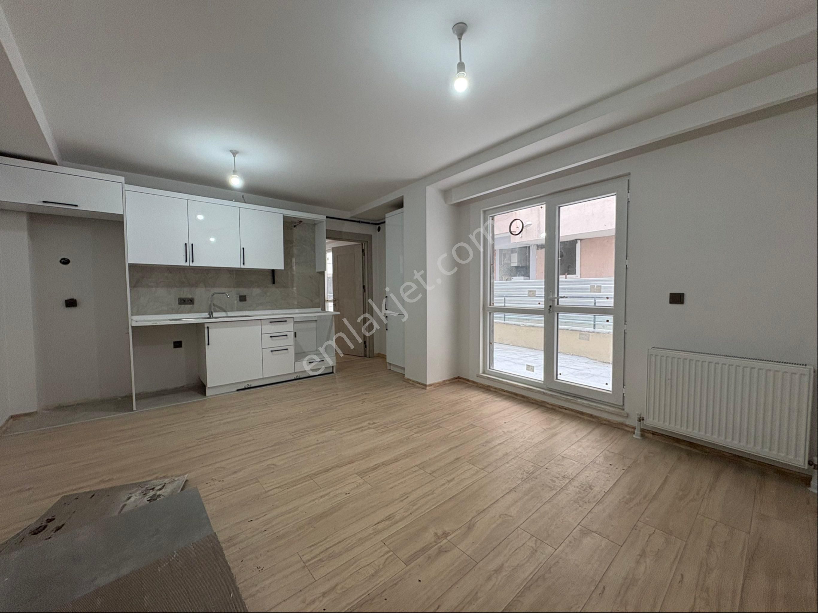 Oben'den Minibüs Caddesine Yakın Bahçe Teraslı 1+1 50 M² Net - Görsel 2