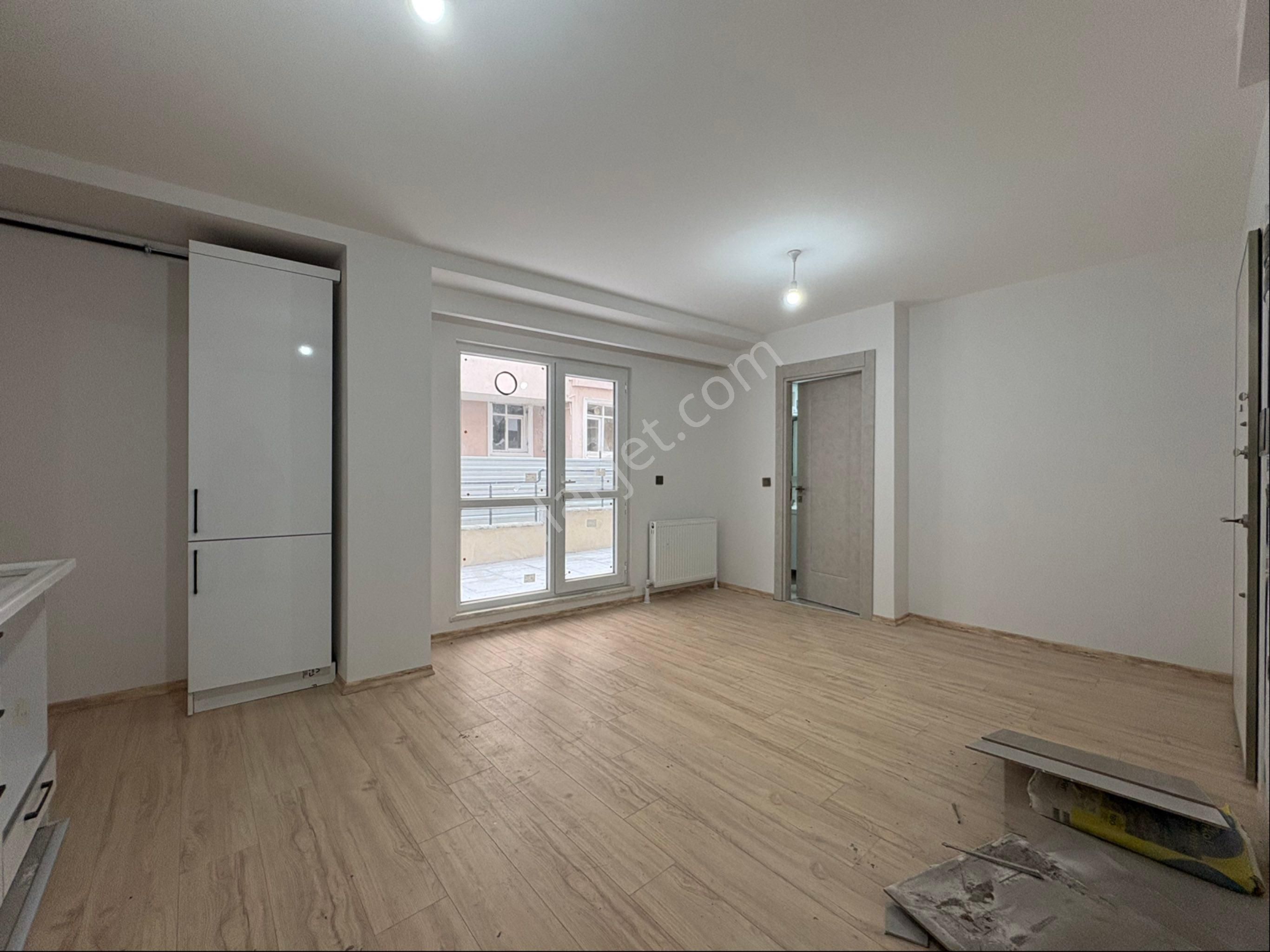 Oben'den Minibüs Caddesine Yakın Bahçe Teraslı 1+1 50 M² Net - Görsel 5