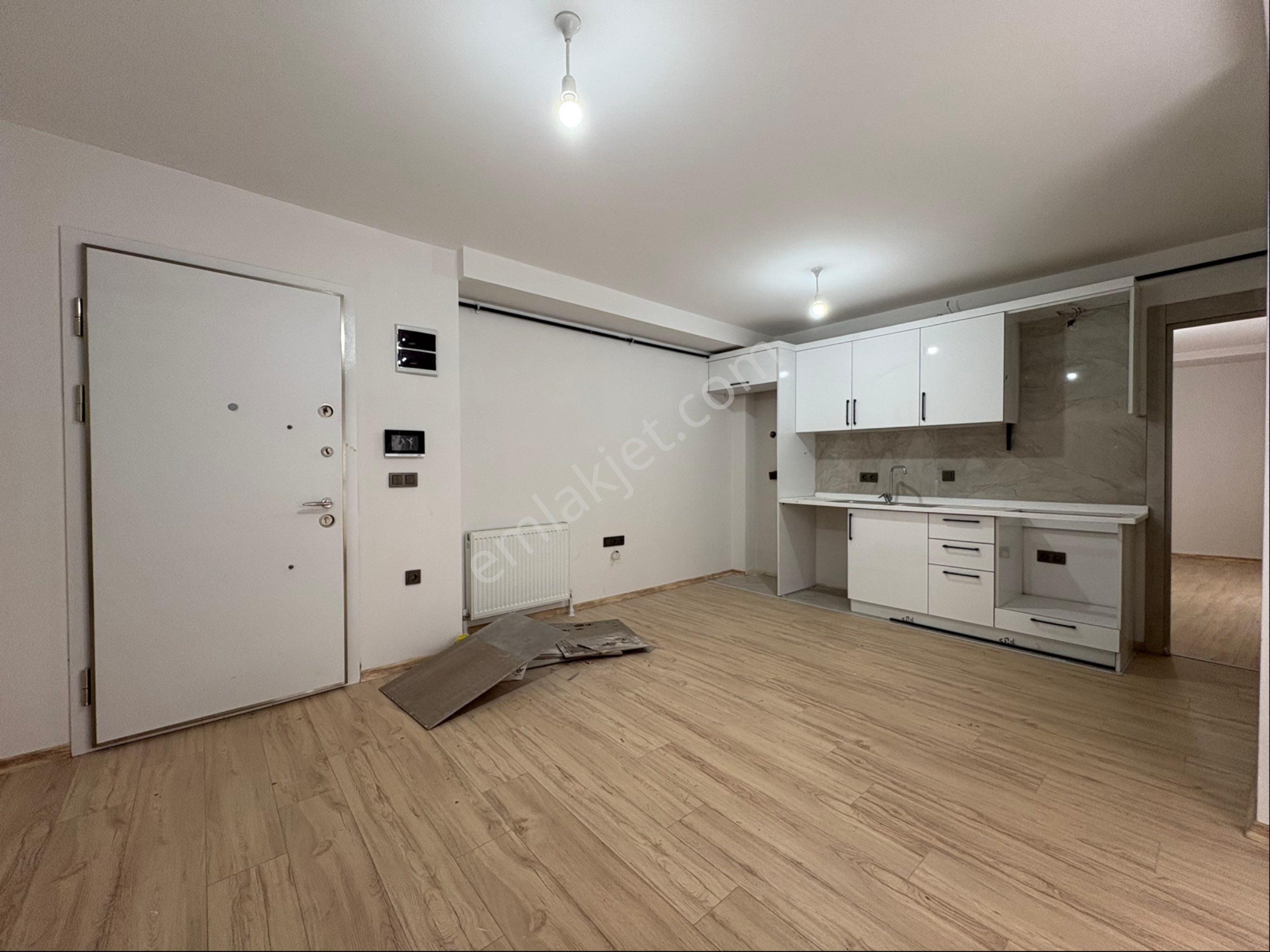 Oben'den Minibüs Caddesine Yakın Bahçe Teraslı 1+1 50 M² Net - Görsel 3