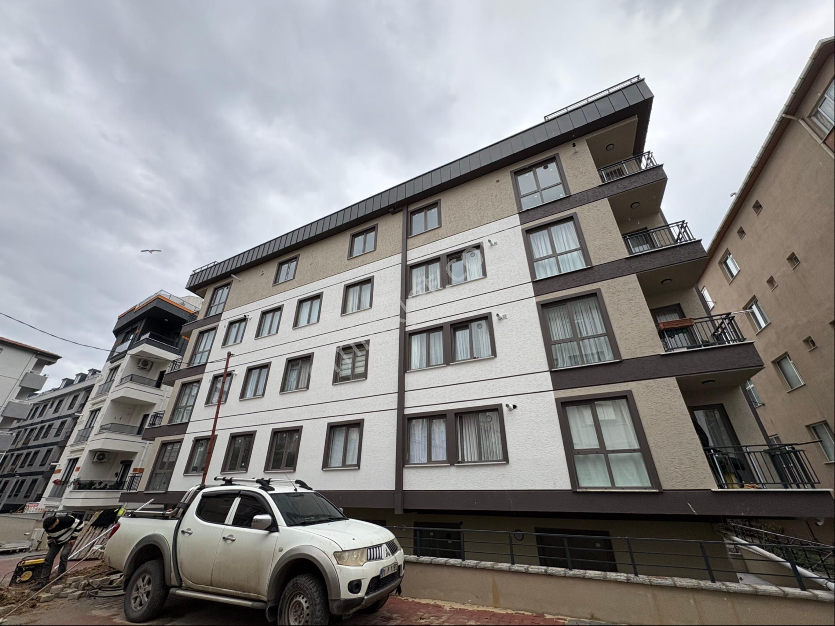Oben'den Minibüs Caddesine Yakın Bahçe Teraslı 1+1 50 M² Net