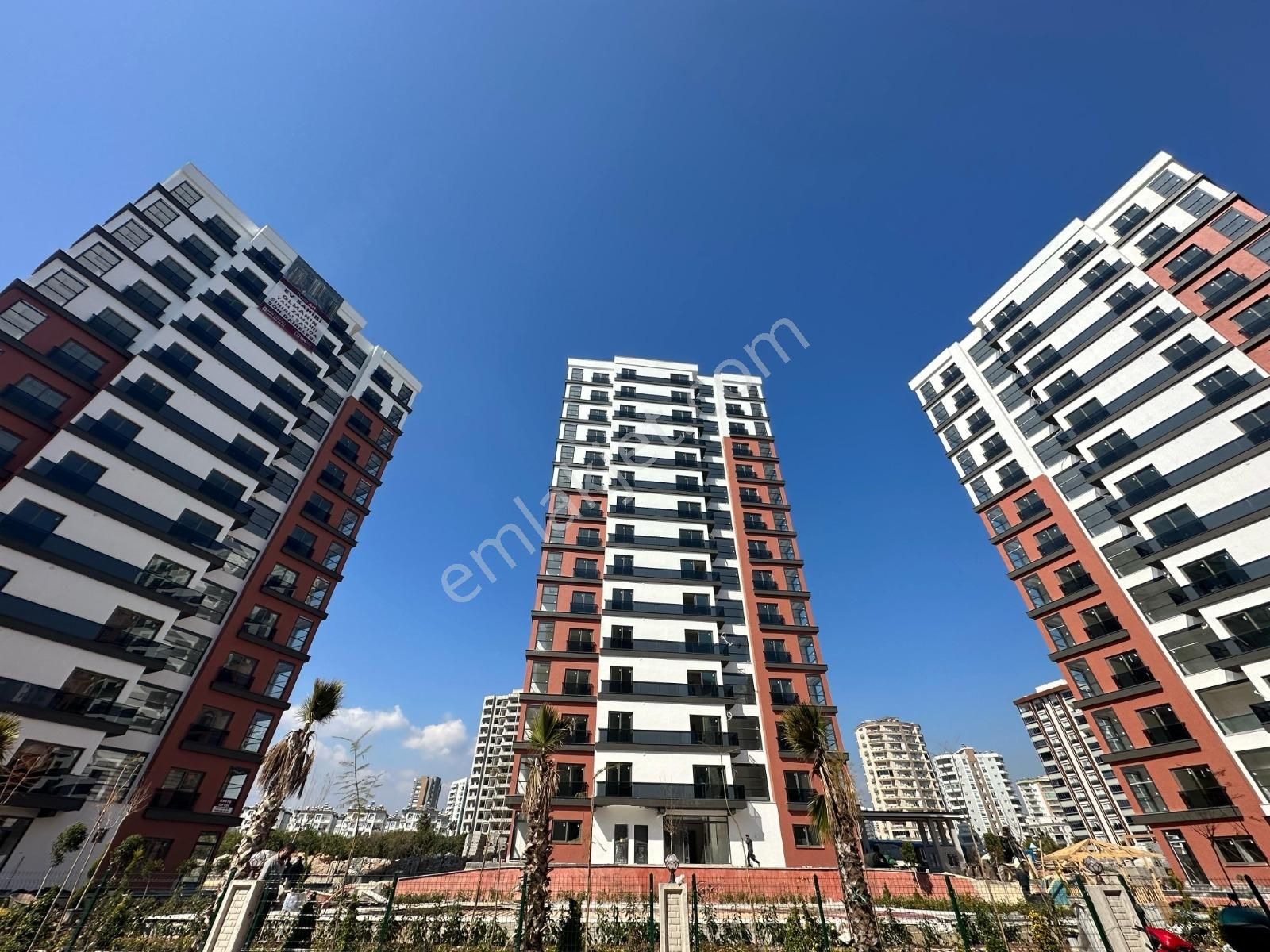 Uçan'dan Üniversite Caddesi 2+1 Havuzlu Daire