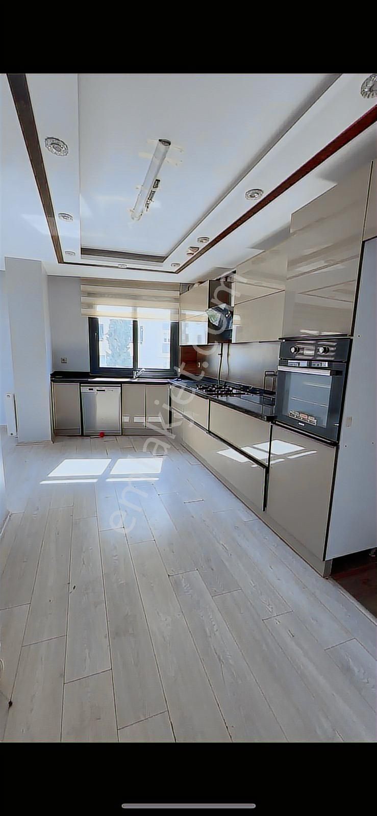 Uçan'dan 4+1 Soli Civ. Mezitli Mah Havuzlu Site İçerisi - Görsel 3