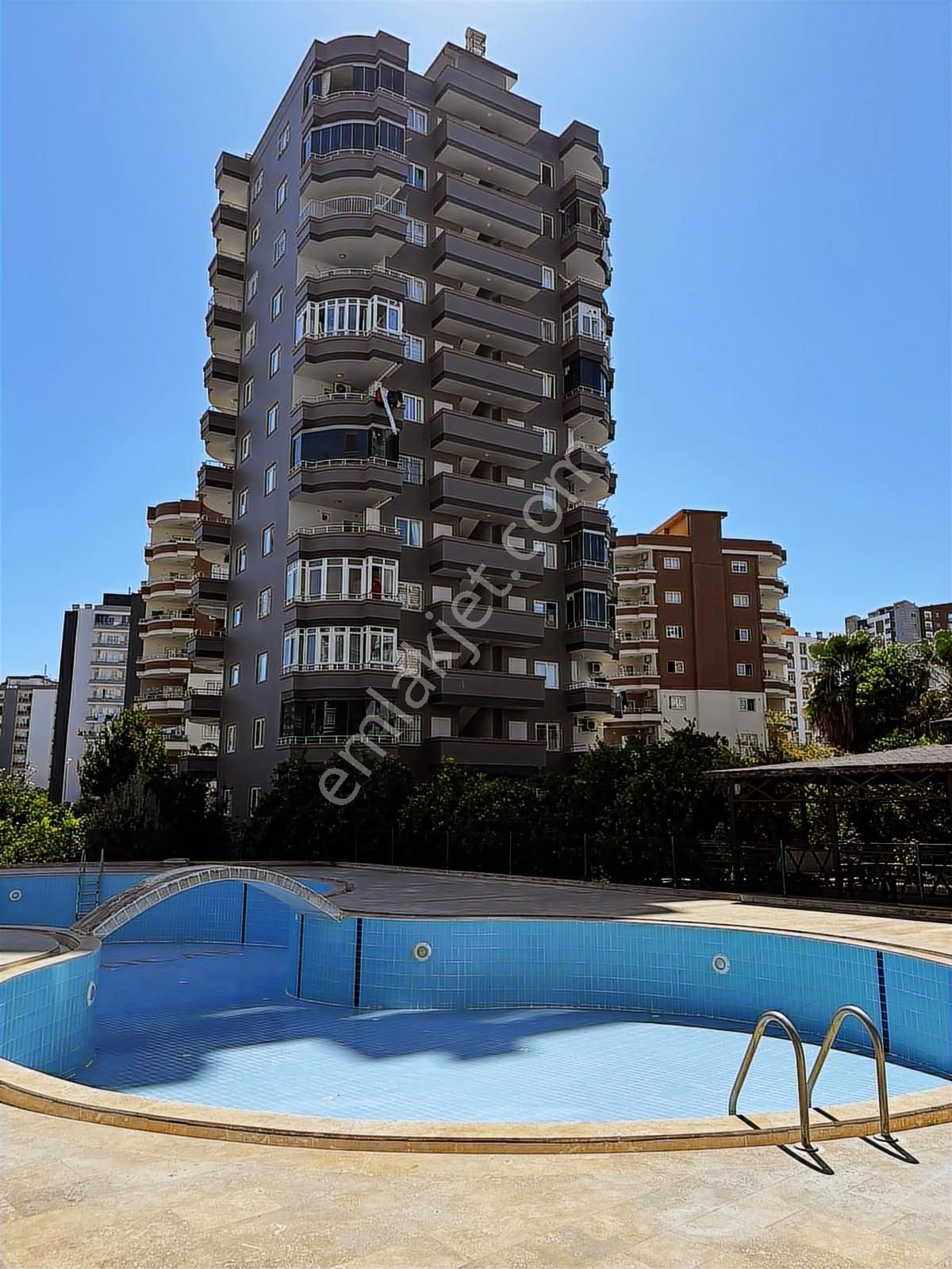 Uçan'dan Yenişehirde Havuzlu Aile Sitesi 3+1 Fiyat Düştü