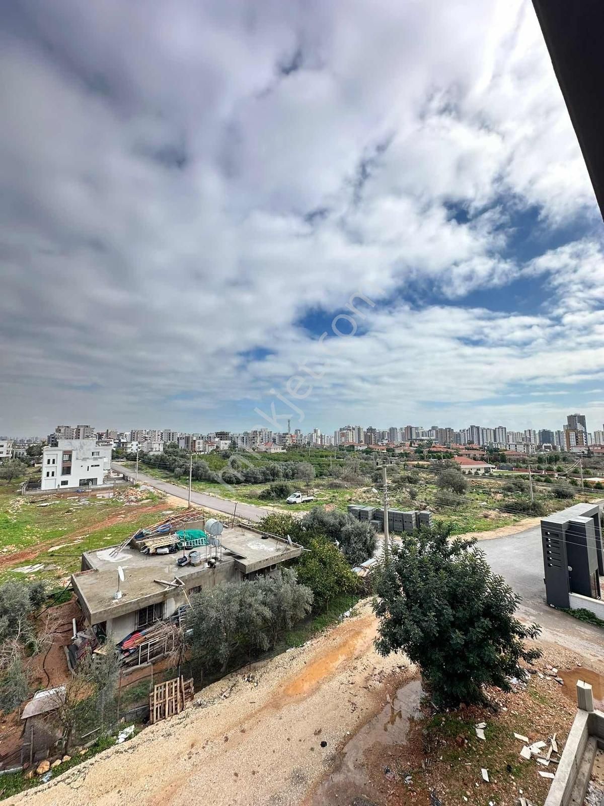 Uçan Yapıdan Eski Mezitli'de Kiracısı Hazır Uygun Yatırımlık - Görsel 12