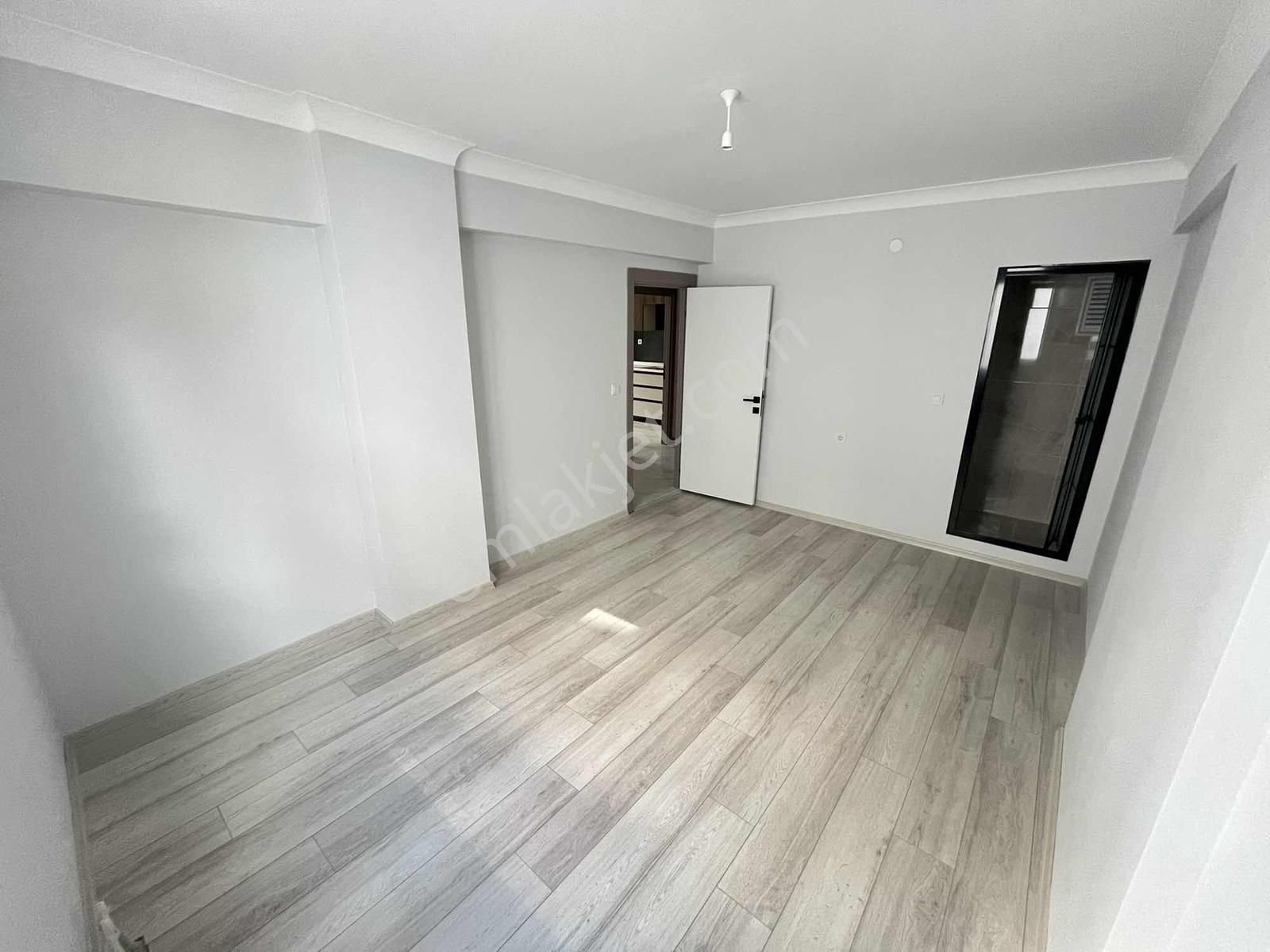 1.sınıf Ultra Lüks 3+1 120 M2 Ara Katta Oturuma Hazır Fırsat !! - Görsel 13