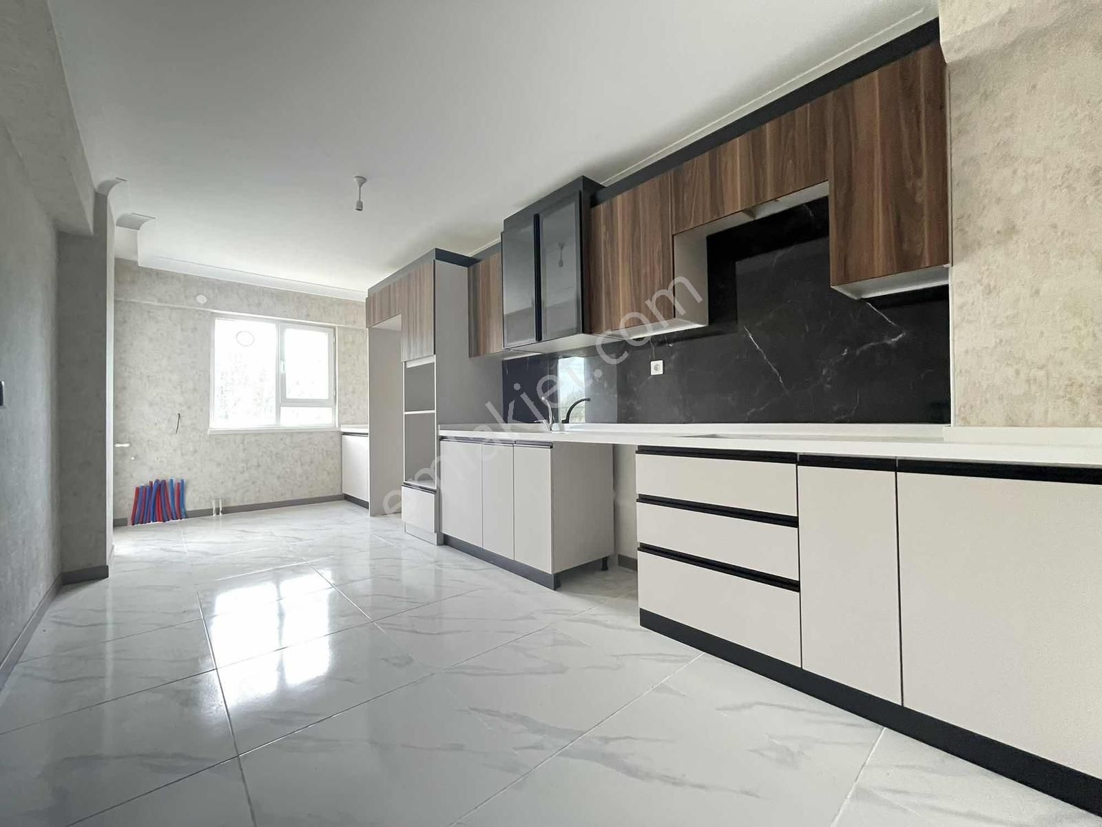 1.sınıf Ultra Lüks 3+1 120 M2 Ara Katta Oturuma Hazır Fırsat !! - Görsel 8