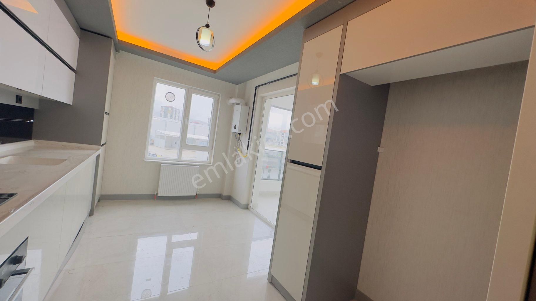 Kc Emlaktan Site İçerisinde Lüks 3+1 130m2 Fırsat Dairesi - Görsel 4