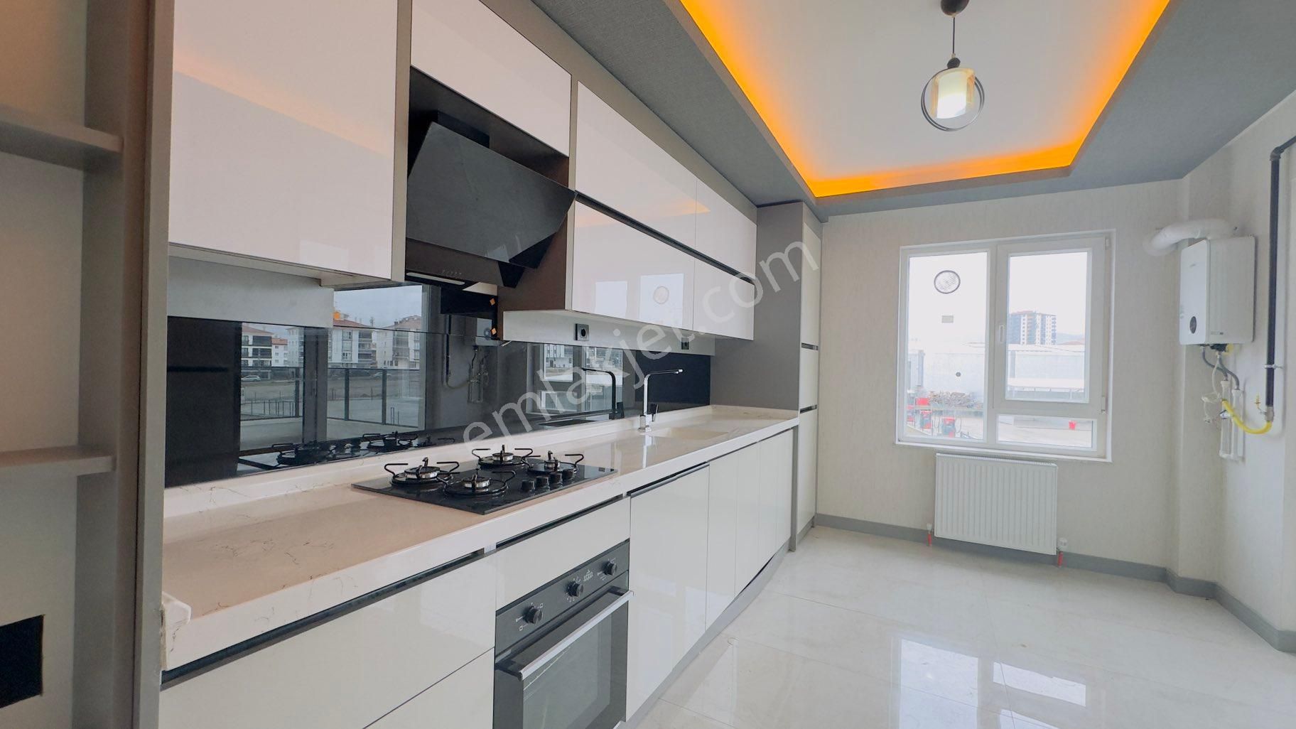 Kc Emlaktan Site İçerisinde Lüks 3+1 130m2 Fırsat Dairesi