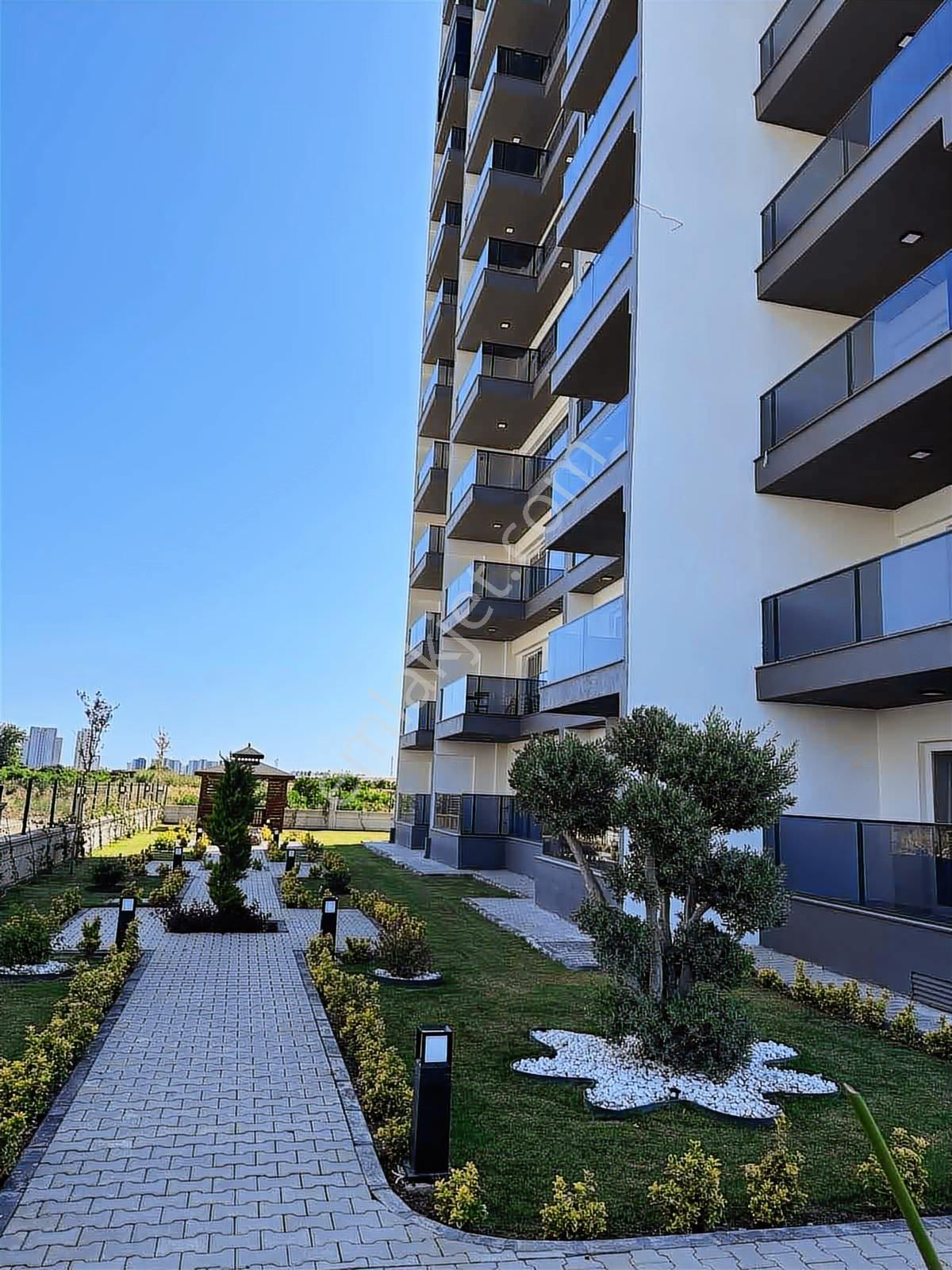 Uçan Yapıdan Sıfır 2+1 Havuzlu Site İçerisi İskanı Mevcut