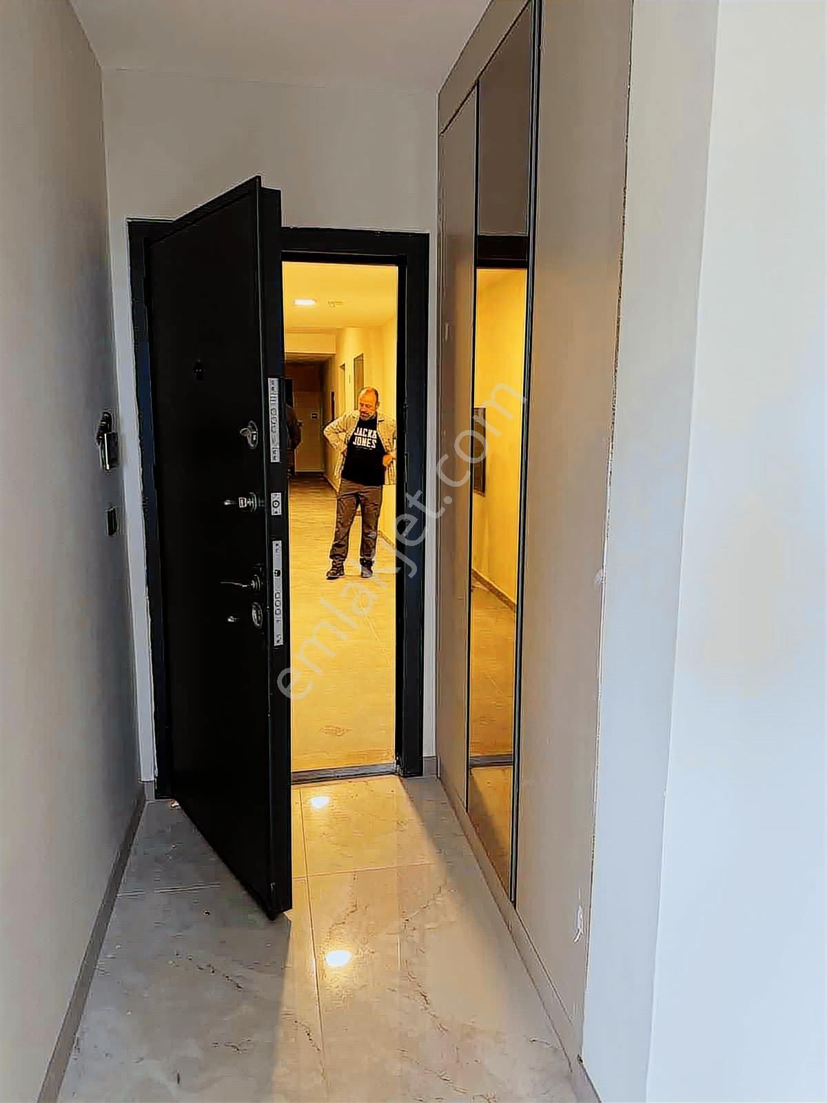 Uçan Yapıdan Sıfır 2+1 Havuzlu Site İçerisi İskanı Mevcut - Görsel 2