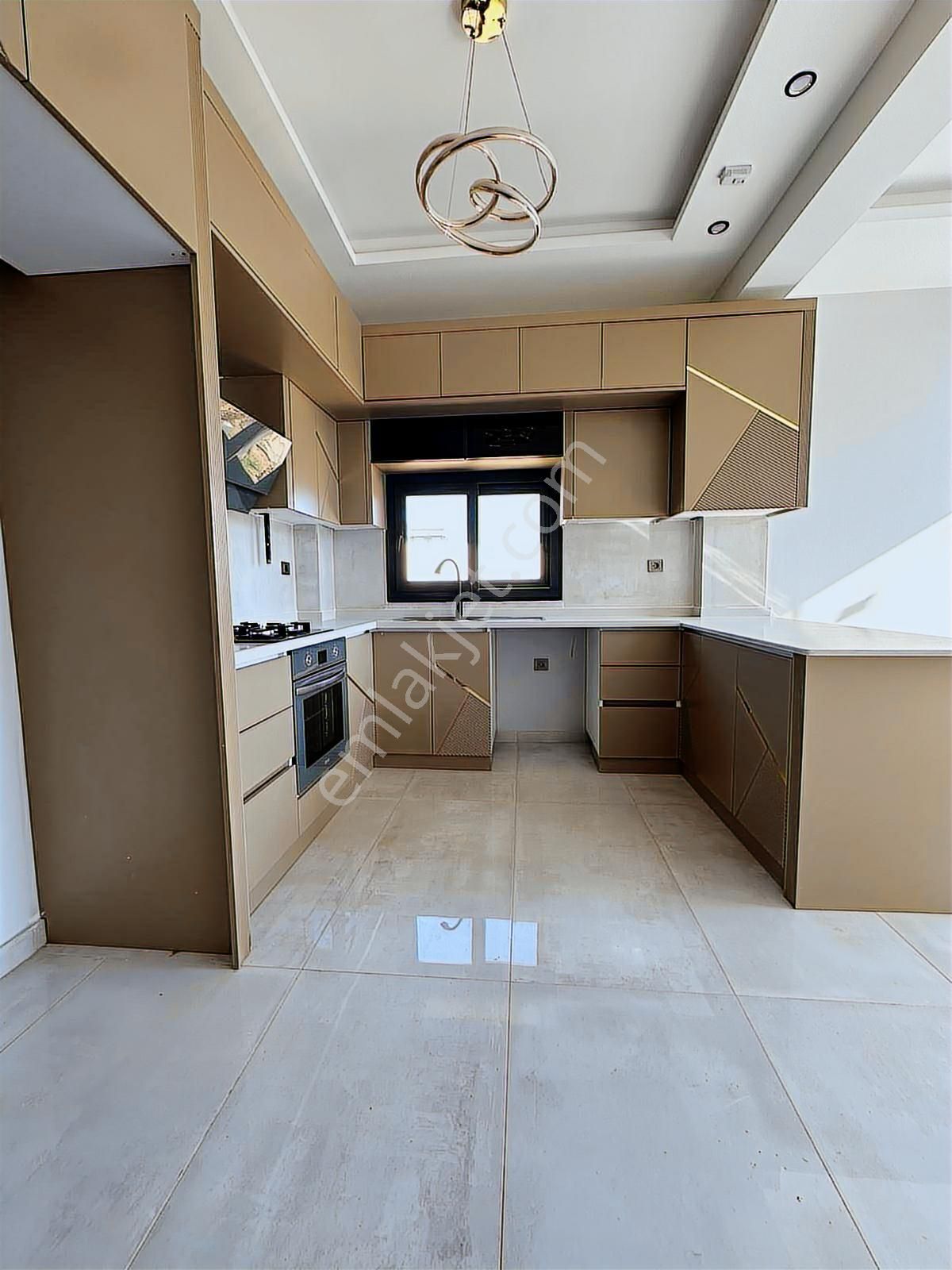 Uçan'dan Kuyuluk Vatan Caddesi Üzerinde Satılık 4+1 Daire ! - Görsel 4