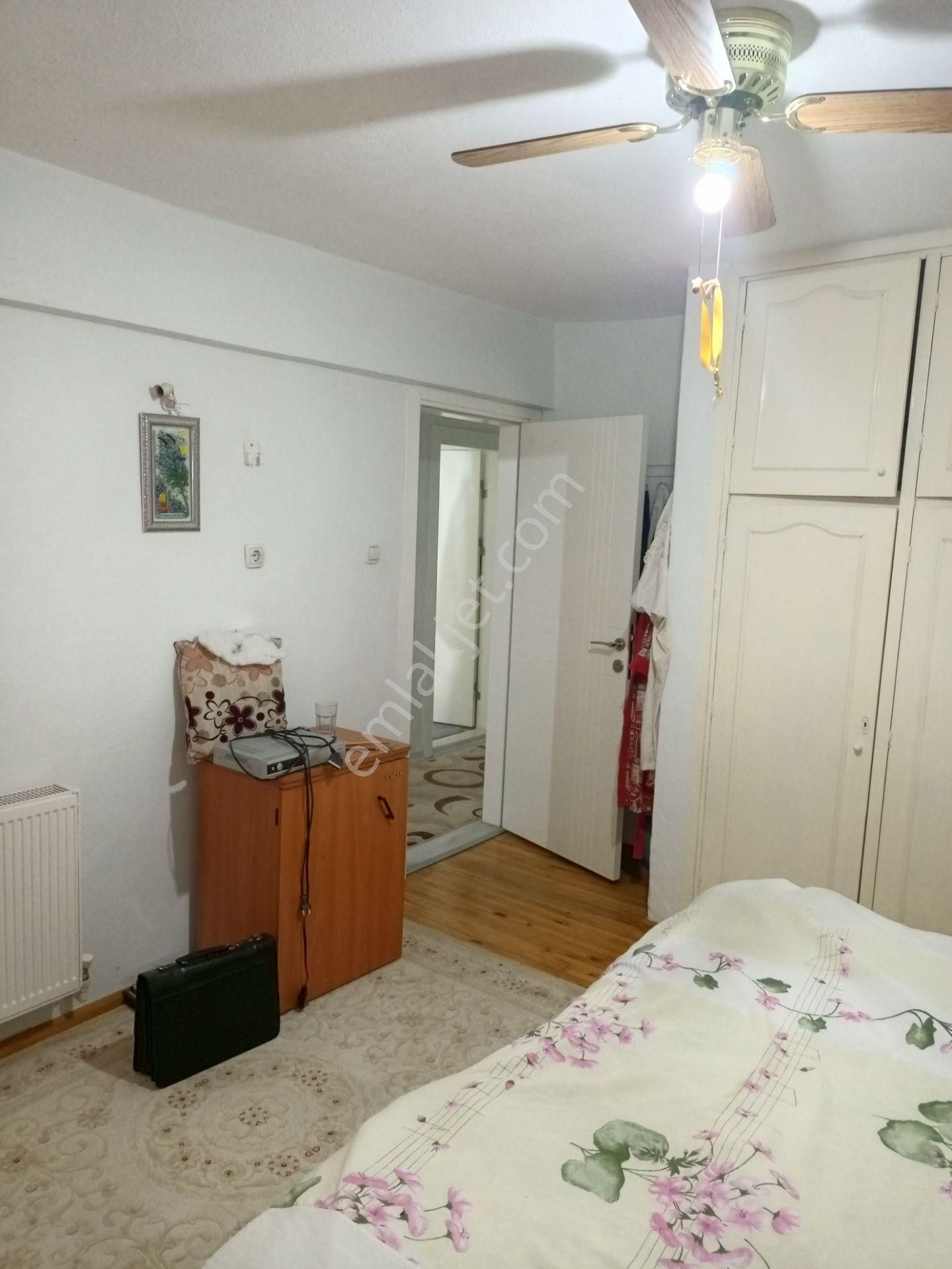Menemen Kasımpaşa Mahallesi Çarşı Merkezde Kiralık 3+1 Ara Kat Geniş Daire - Görsel 18