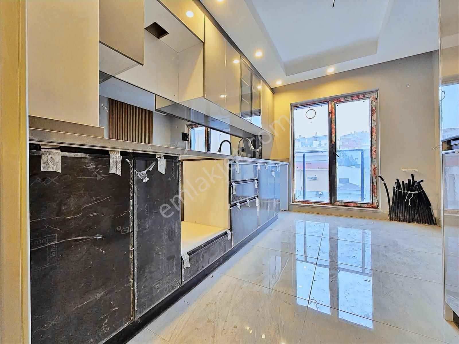 Süvari'de Sıfır Binada 3+1 Asansörlü Ebeveyn Banyolu Ön Cephe Ev