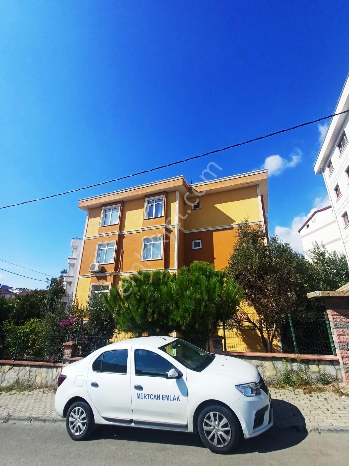 Mertcan Dan Adnan Kahveci Metroya Yürüme Balkonlu 2+1 Bahçe Katı