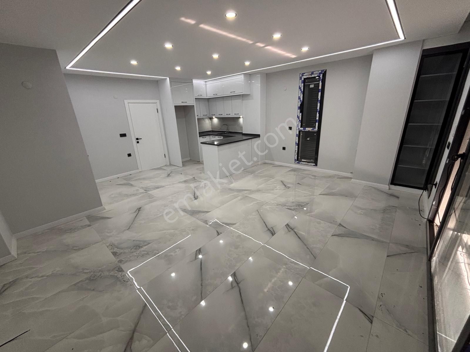 Liman Yoluna 170 Metre Müstakil Havuzlu Sıfır 3+1 Villa