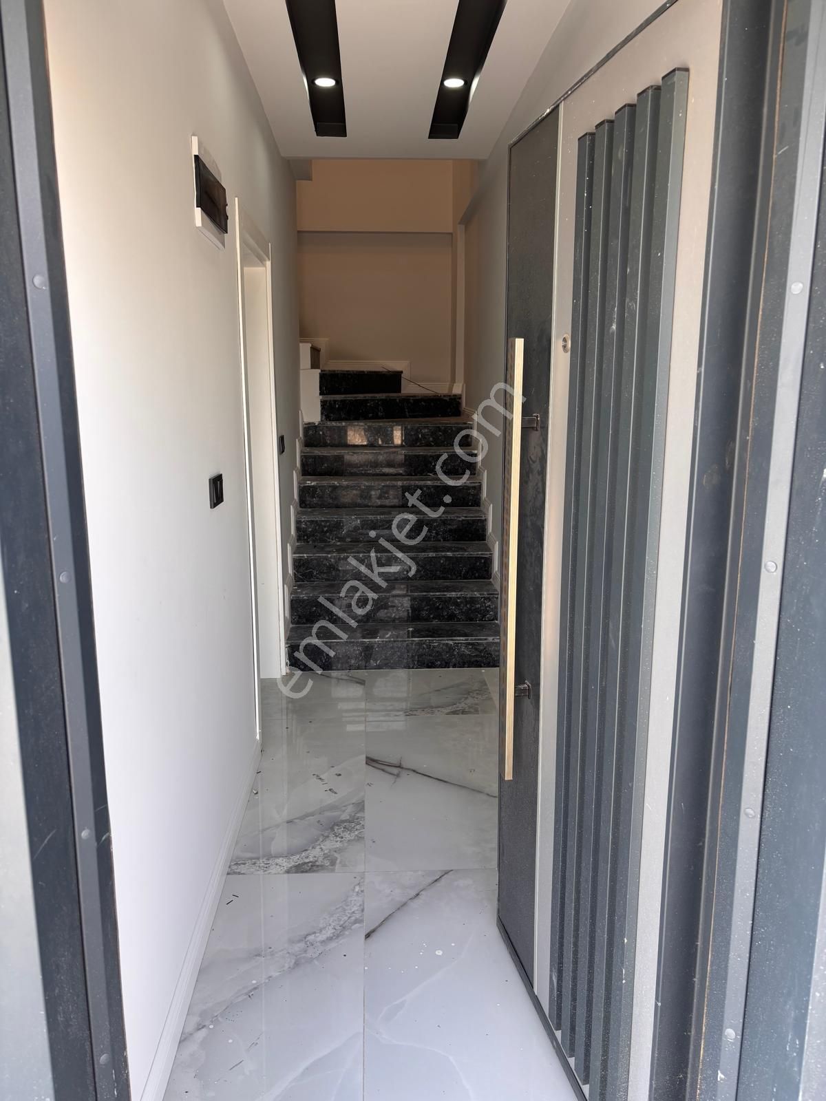 Liman Yoluna 170 Metre Müstakil Havuzlu Sıfır 3+1 Villa - Görsel 6