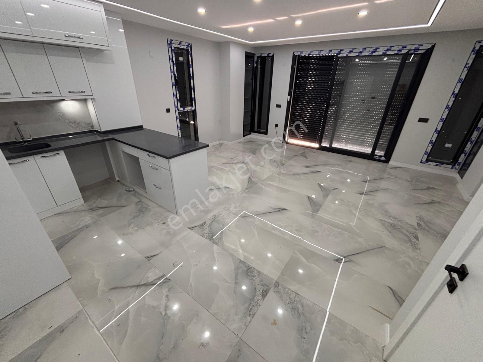 Liman Yoluna 170 Metre Müstakil Havuzlu Sıfır 3+1 Villa - Görsel 3