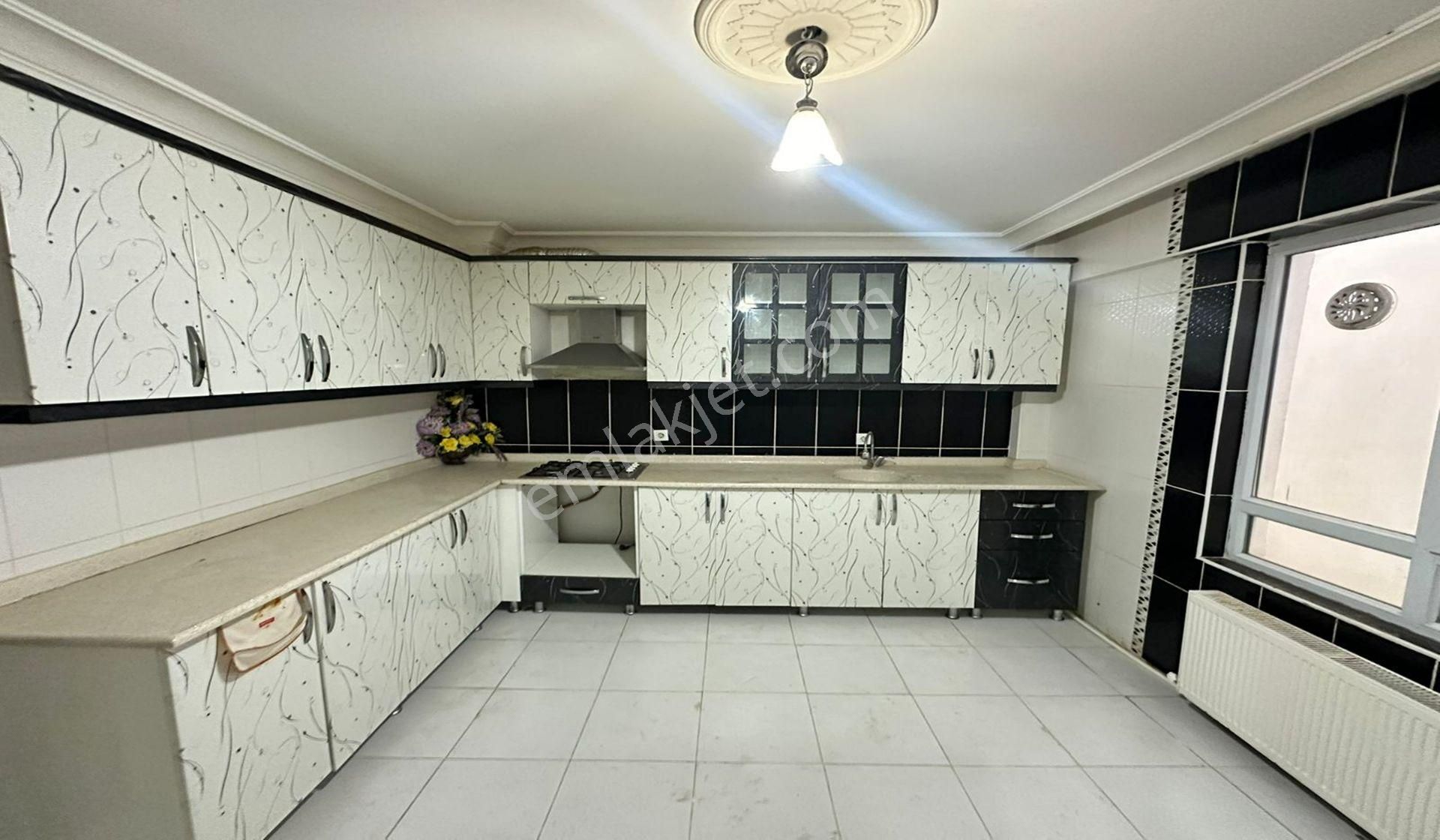 Atapark Pazar Yeri Yakını 3+1 Yeni Bina Asansörlü