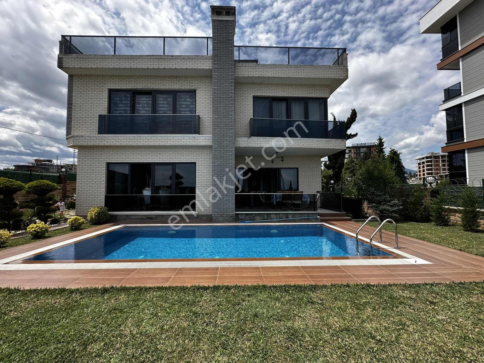 Alan Emlak; 617 M2 Arsa İç. Havuzlu, Teraslı, Yüksek Duvarla Ç.