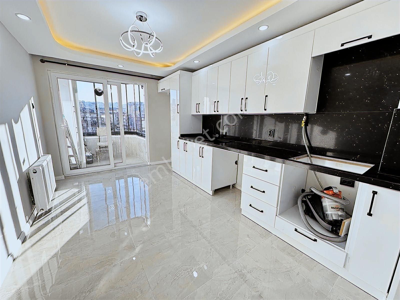 Alan Emlak; Full Kredi, İçi Full Yenilendi,tramvay Alt. Asansör