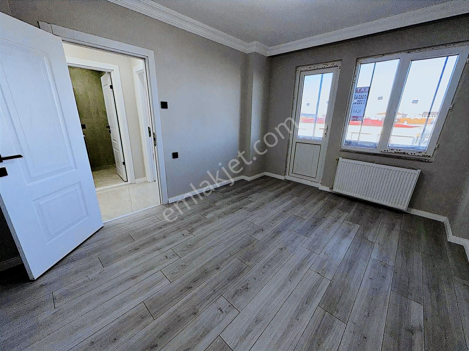 Alan Emlak; Full Kredi, İçi Full Yenilendi,tramvay Alt. Asansör - Görsel 3