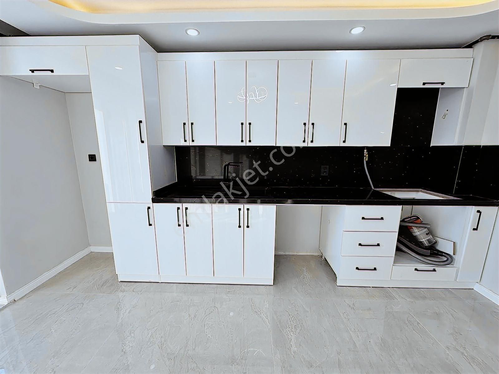 Alan Emlak; Full Kredi, İçi Full Yenilendi,tramvay Alt. Asansör - Görsel 16