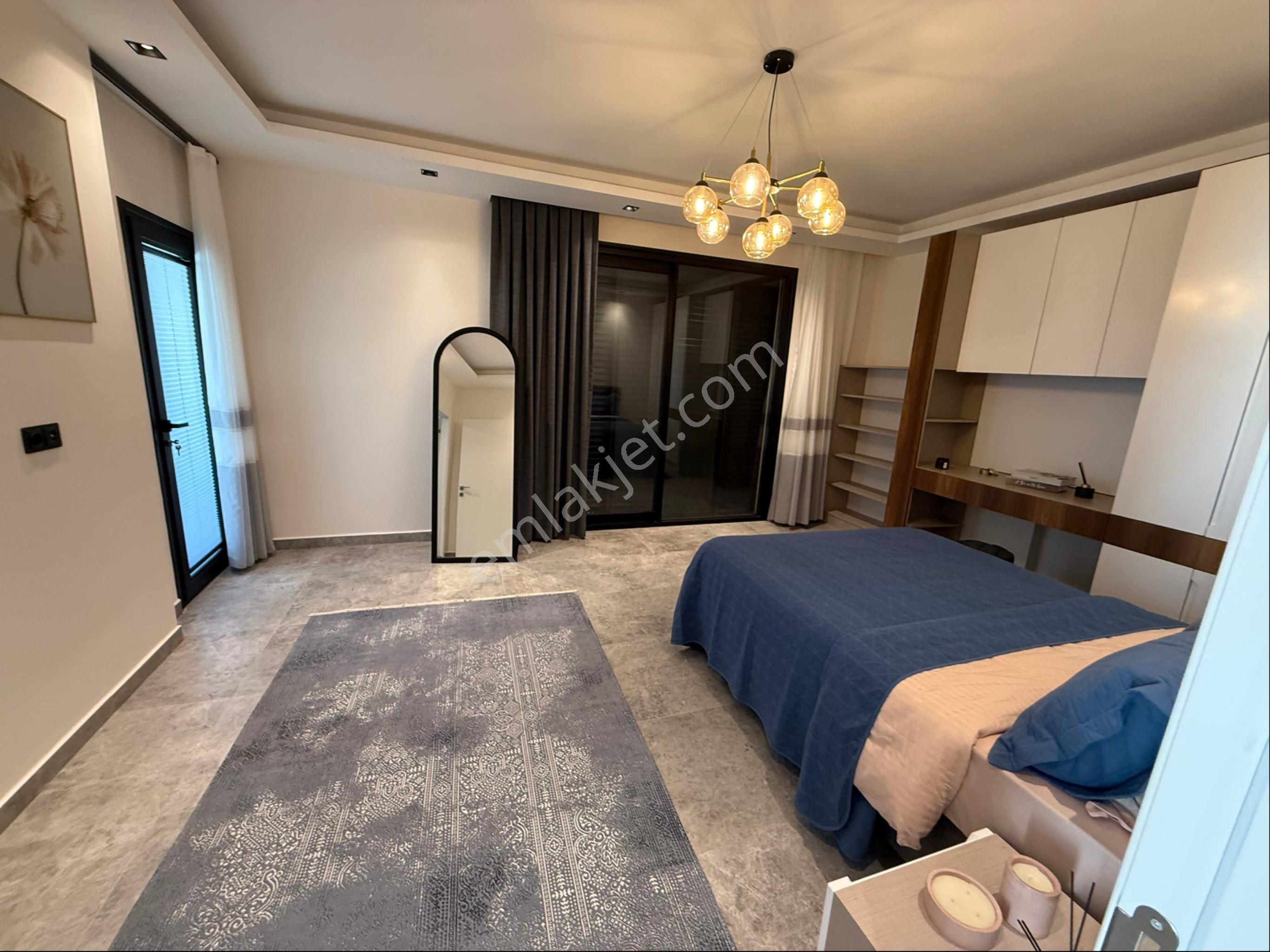 Kuşadası Davutlarda Satılık Deniz Manzaralı 5+2 Özel Havuzlu Villa - Görsel 24