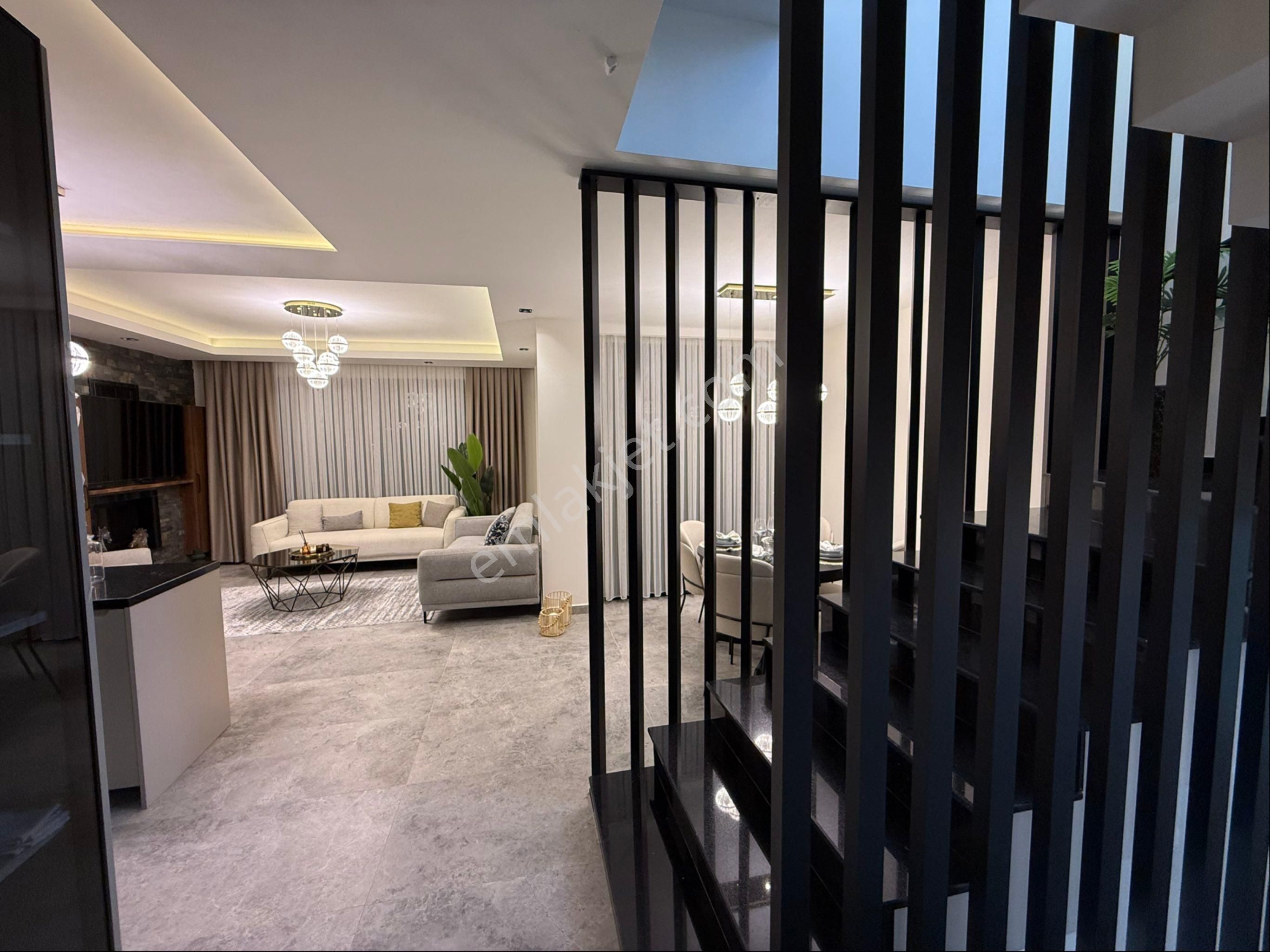 Kuşadası Davutlarda Satılık Deniz Manzaralı 5+2 Özel Havuzlu Villa - Görsel 23