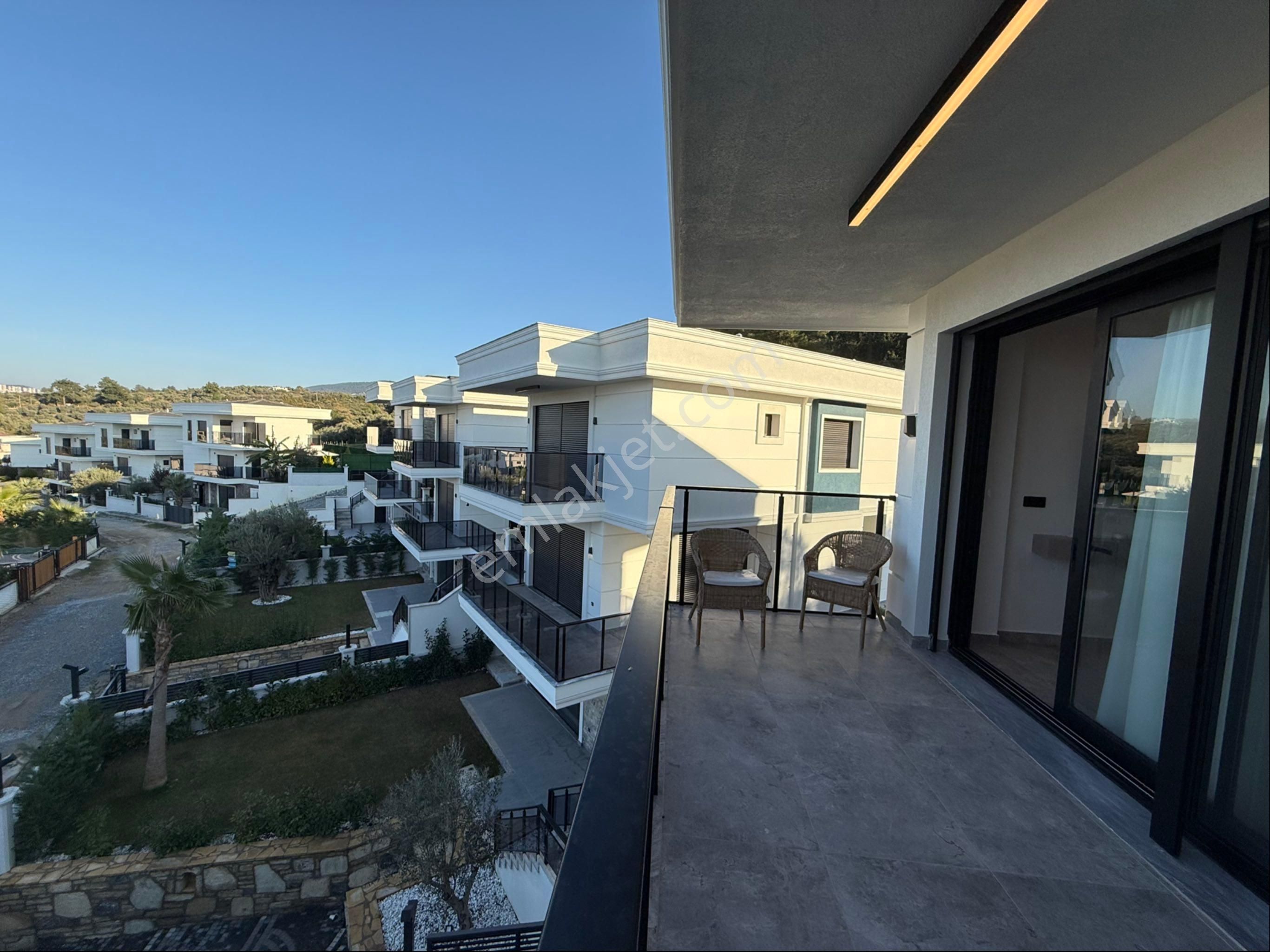 Kuşadası Davutlarda Satılık Deniz Manzaralı 5+2 Özel Havuzlu Villa - Görsel 10