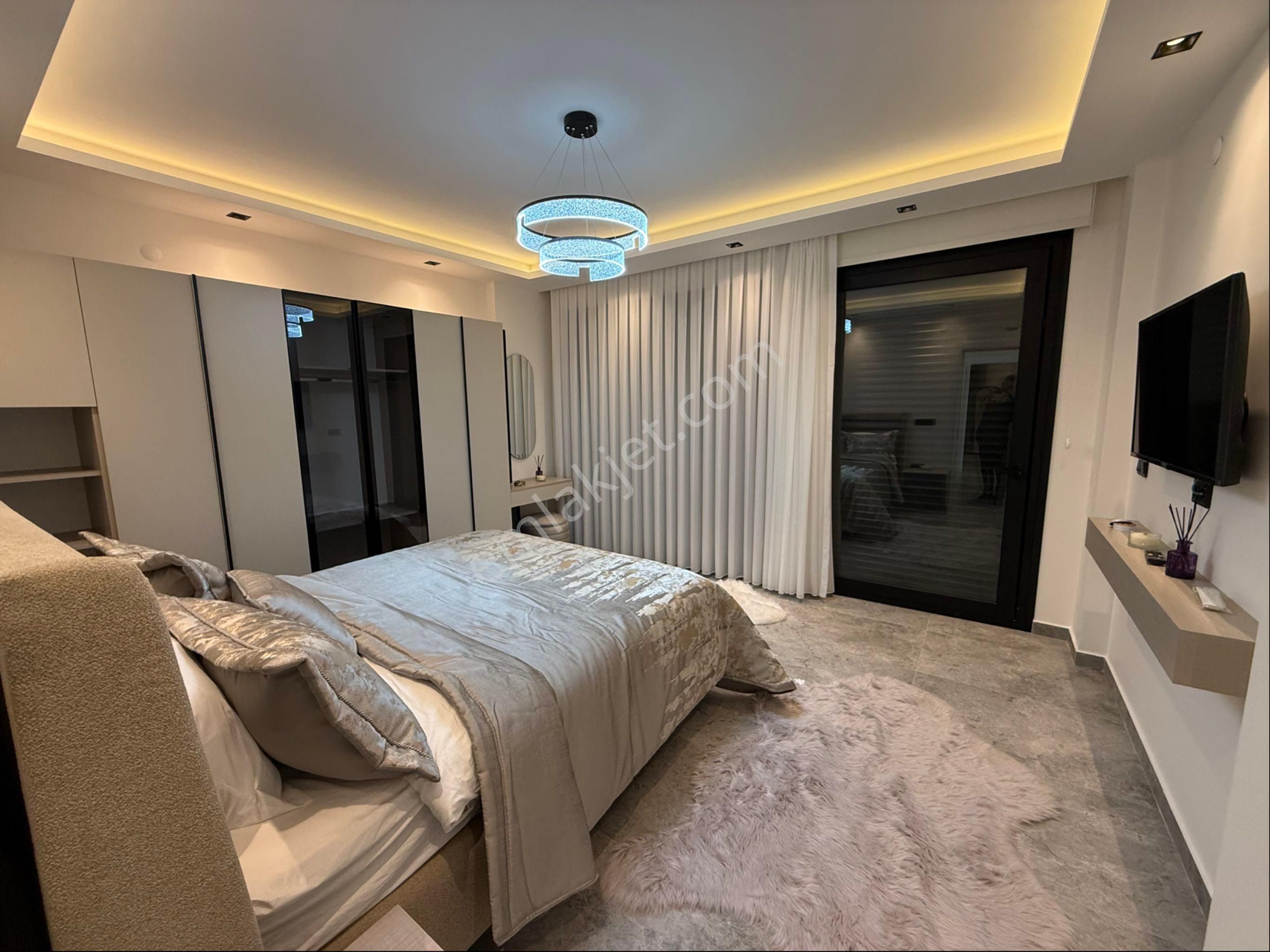 Kuşadası Davutlarda Satılık Deniz Manzaralı 5+2 Özel Havuzlu Villa - Görsel 18