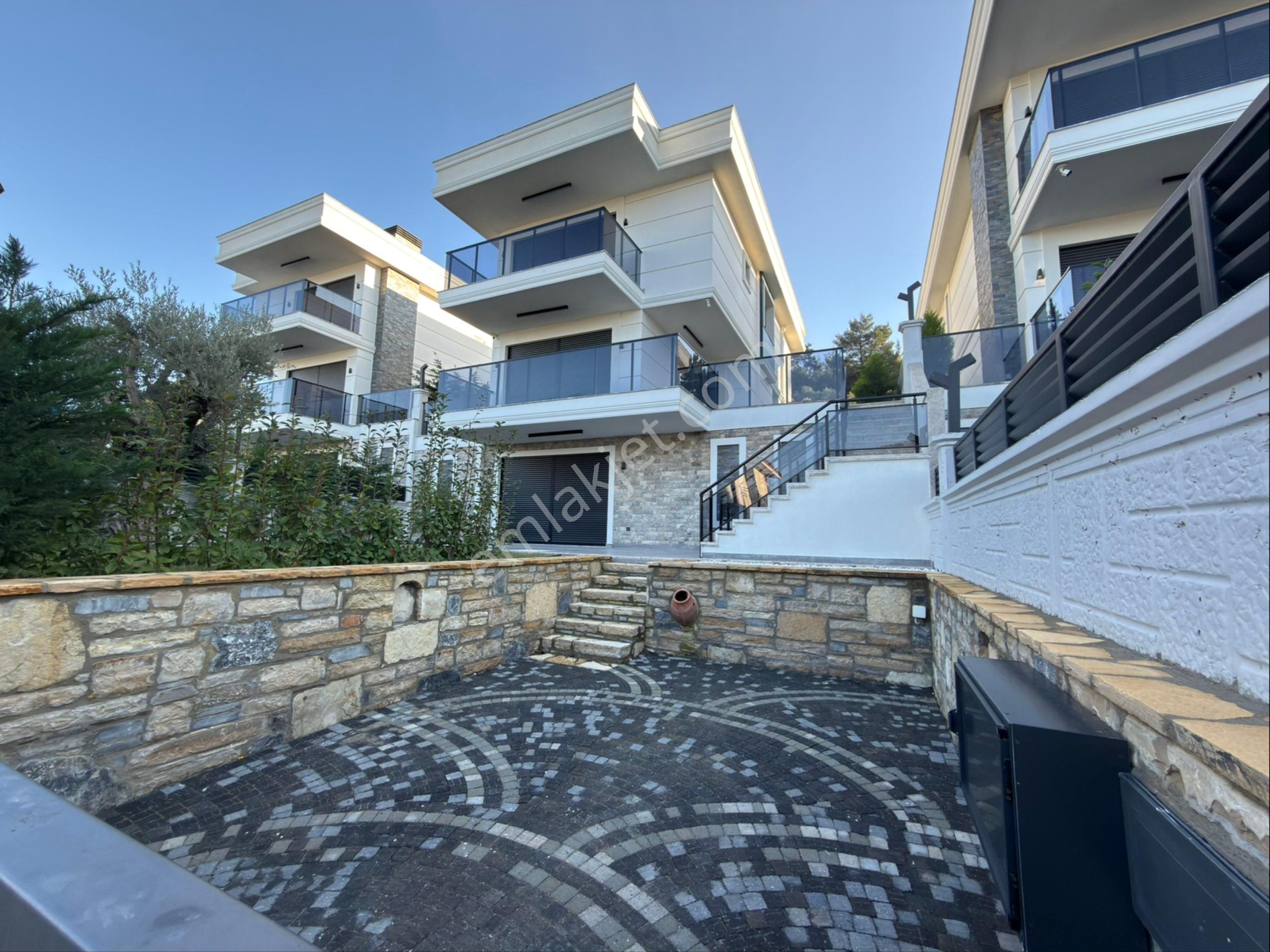 Kuşadası Davutlarda Satılık Deniz Manzaralı 5+2 Özel Havuzlu Villa - Görsel 11
