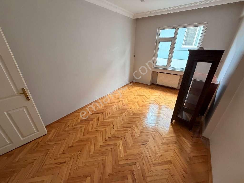 Kaçmaz'dan Altıntepe'de Asansörlü Binada 3.kat Ön Cephe Köşe 2+1