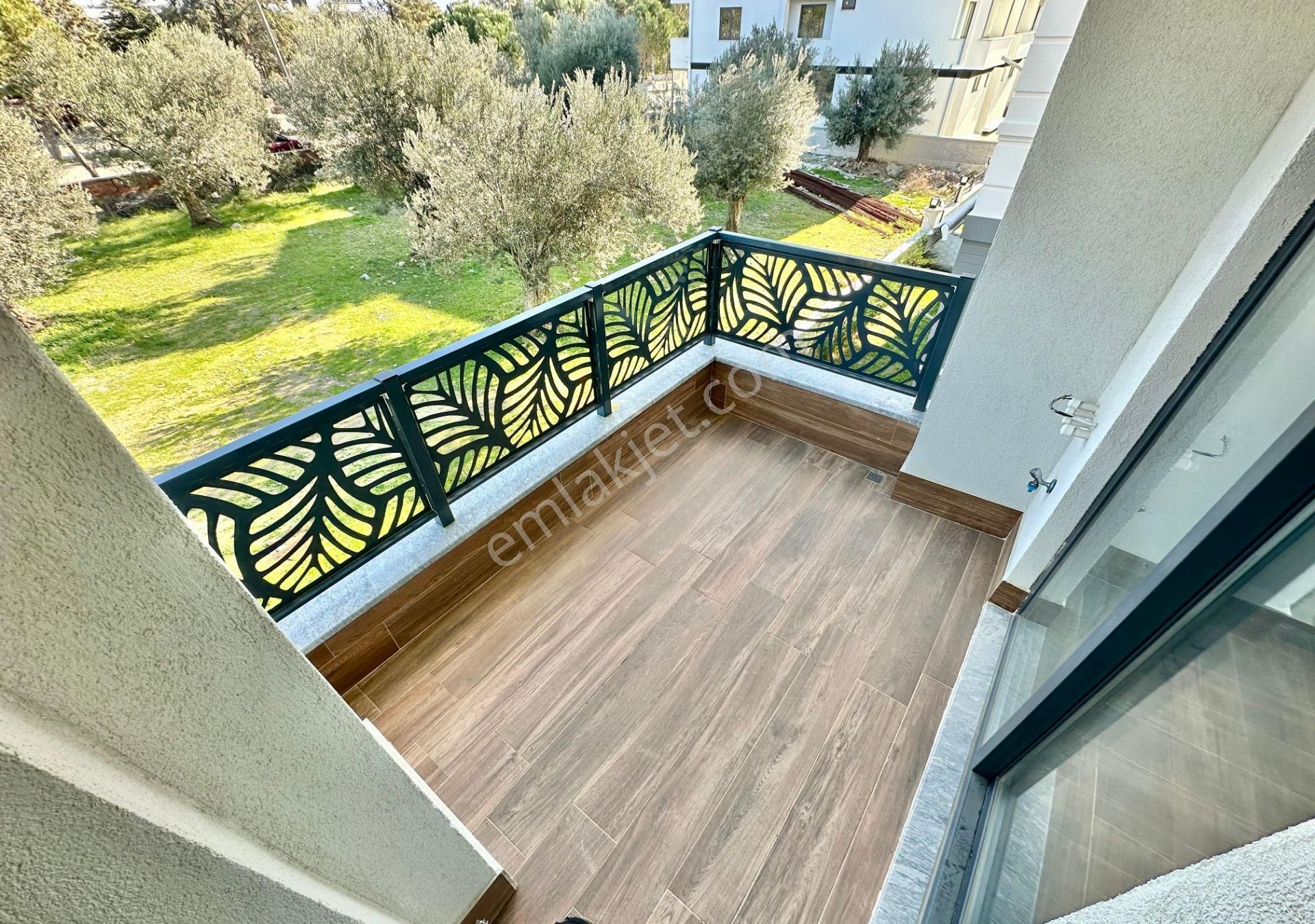 ✨akçay Ay Emlak'tan✨zeytinli'de Doğa İçerisinde Ön Cephe Ara Kat Satılık 2+1 Sıfır Lüx Daire