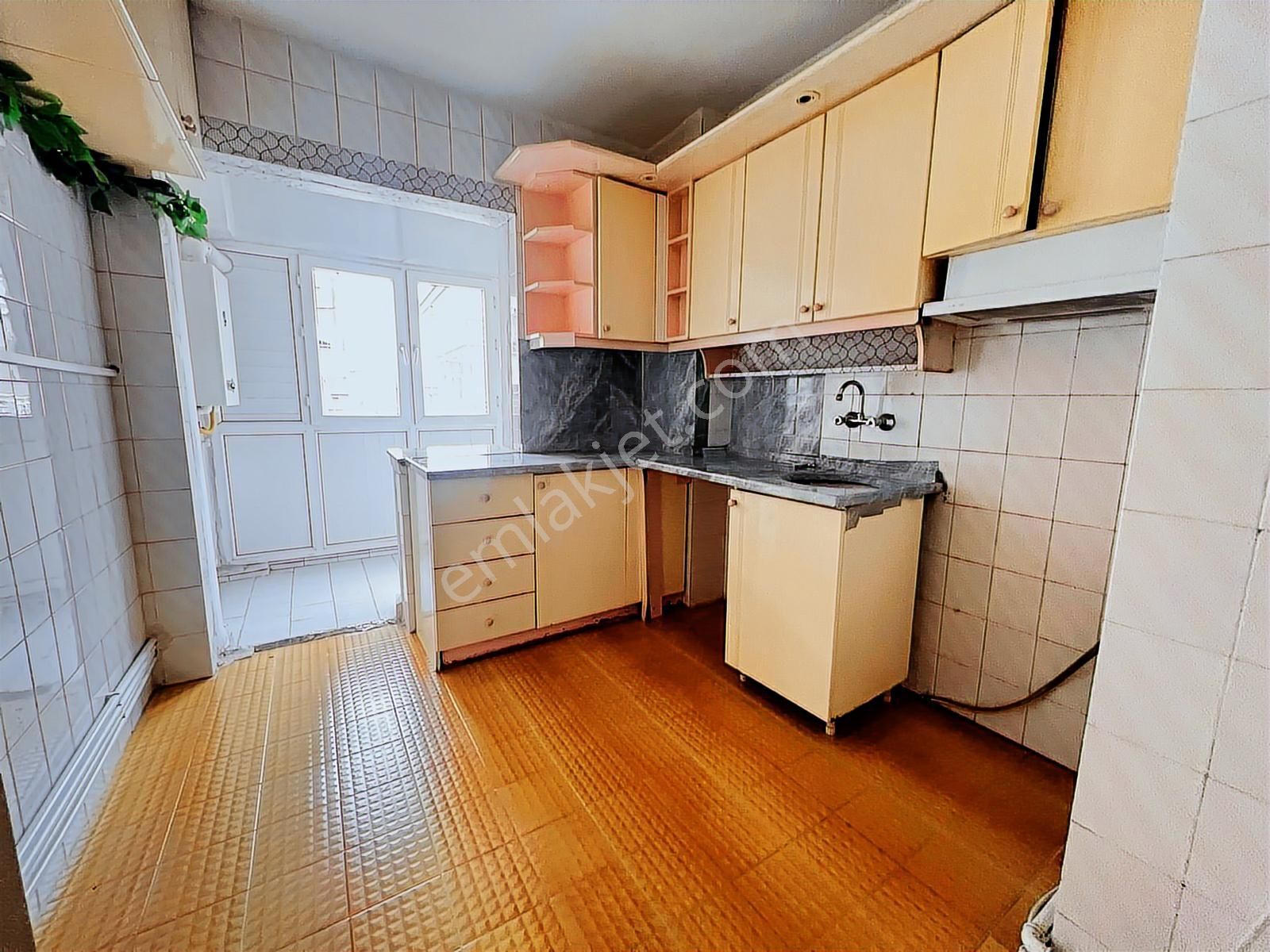 Kuyubaşı Metrosuna 5.dk Mesafede Ön Cephe 2.kat - Görsel 14