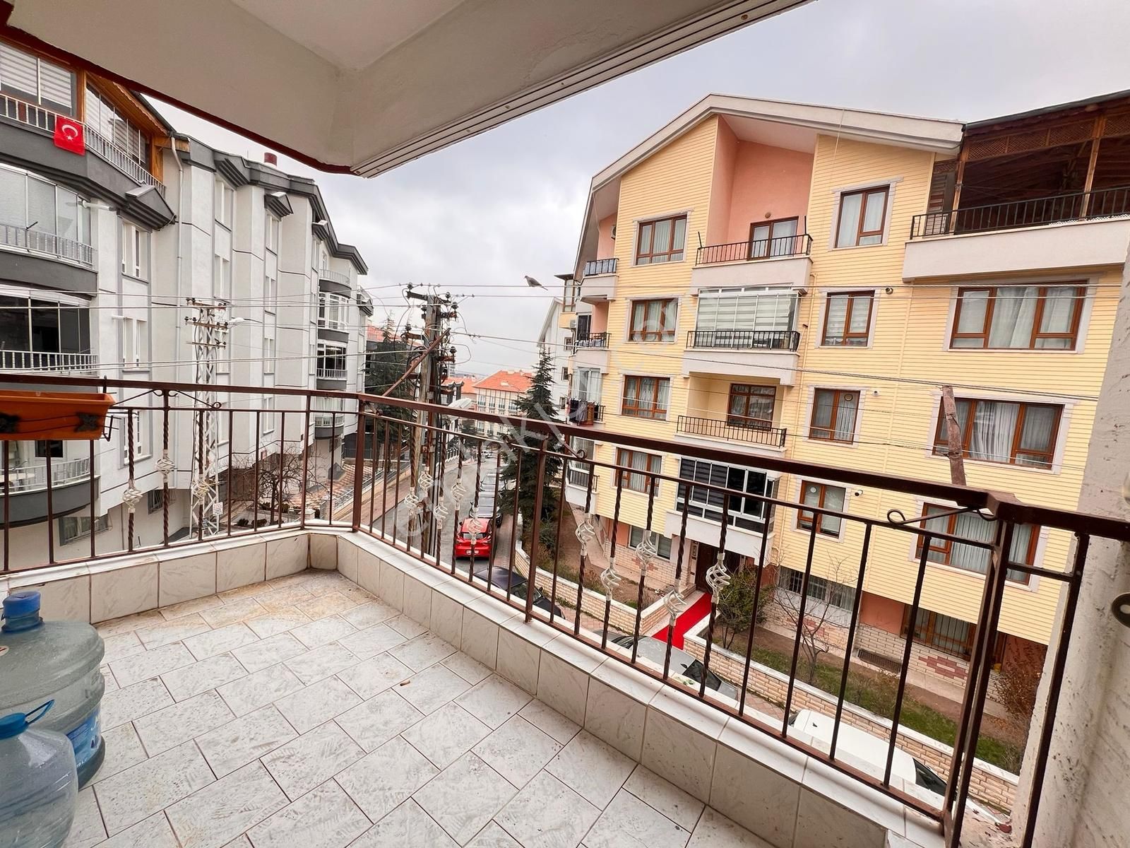 Kuyubaşı Metrosuna 5.dk Mesafede Ön Cephe 2.kat - Görsel 3