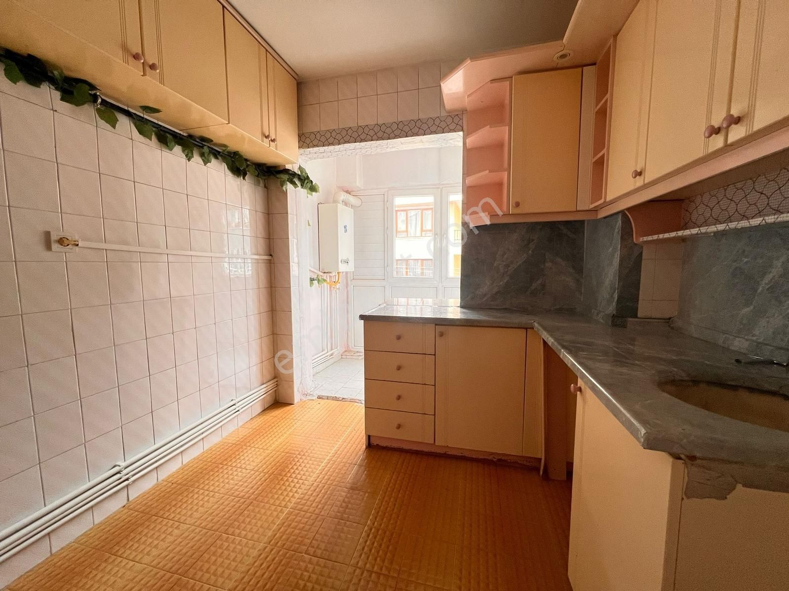 Kuyubaşı Metrosuna 5.dk Mesafede Ön Cephe 2.kat - Görsel 16