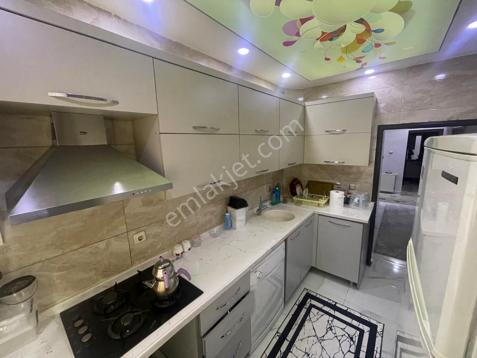 Vatan'dan Adnan Menderes Mahallesi Aktepe Stadı Yakını 2. Kat Konumunda Yüksek Giriş Yapılı 3+1