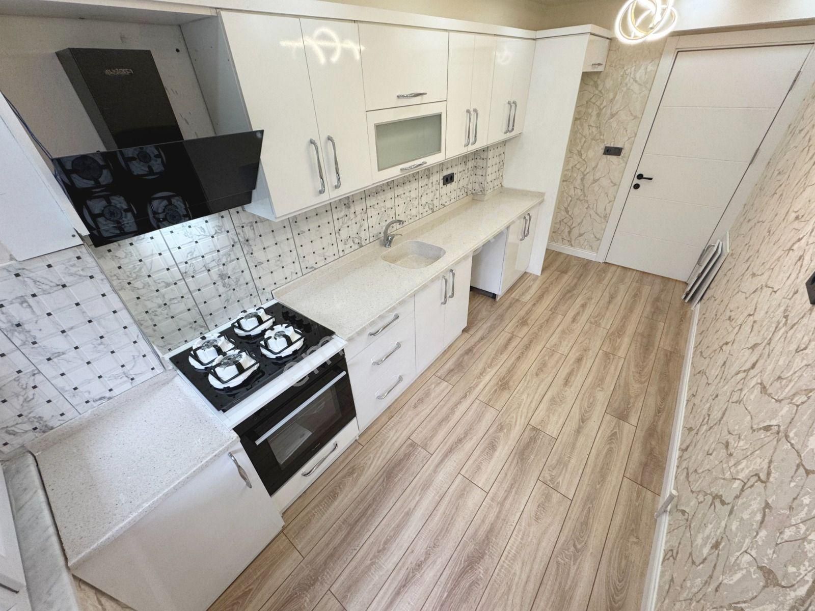 🔴 Güç Gayrimenkul'den Akçay'da Ara Kat Geniş Balkonlu Lüx Tasarımlı 2+1 Daire